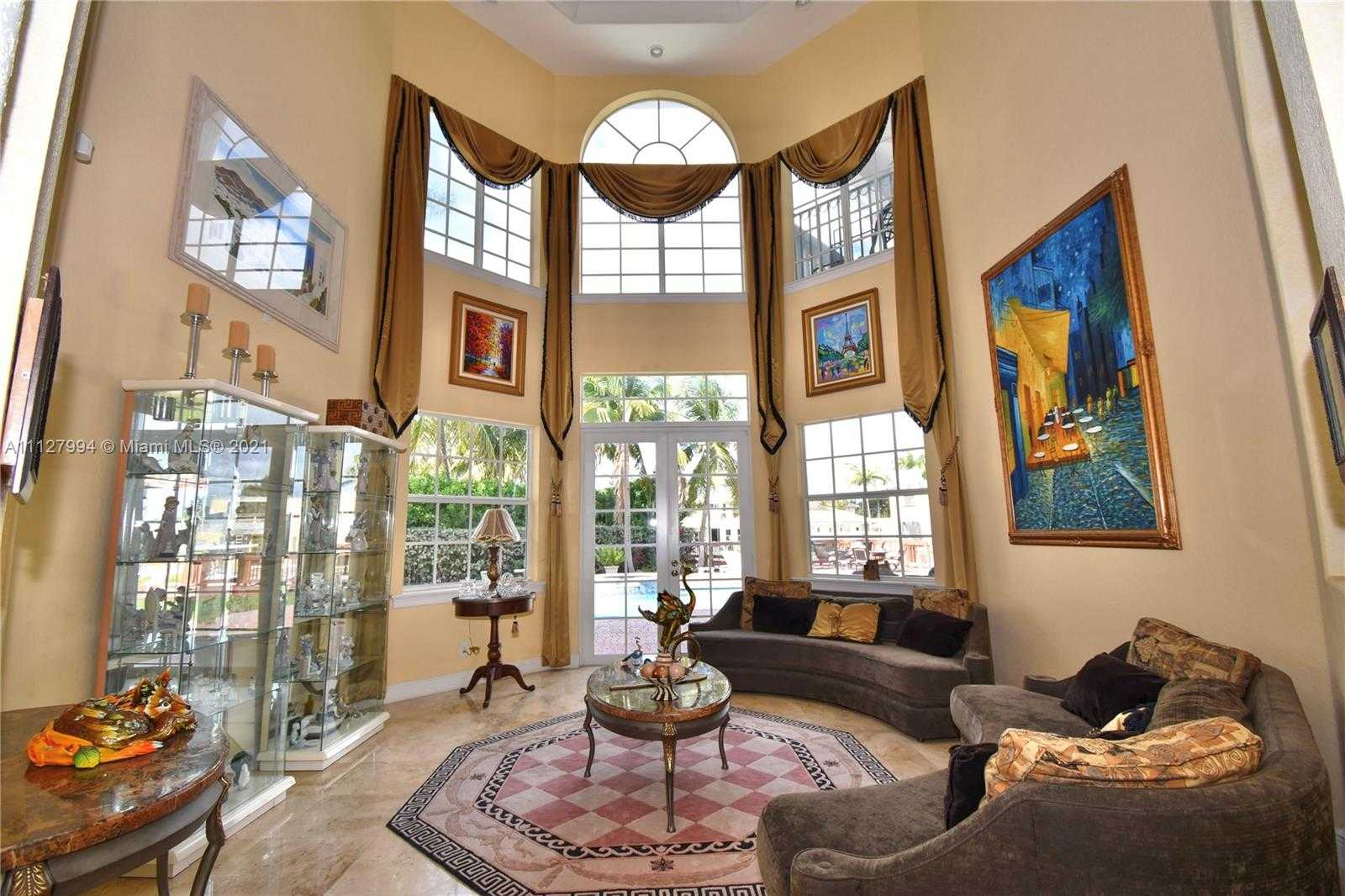 Small Image of 1031 Harbor Ct, Hollywood, FL 33019, USA Number 31