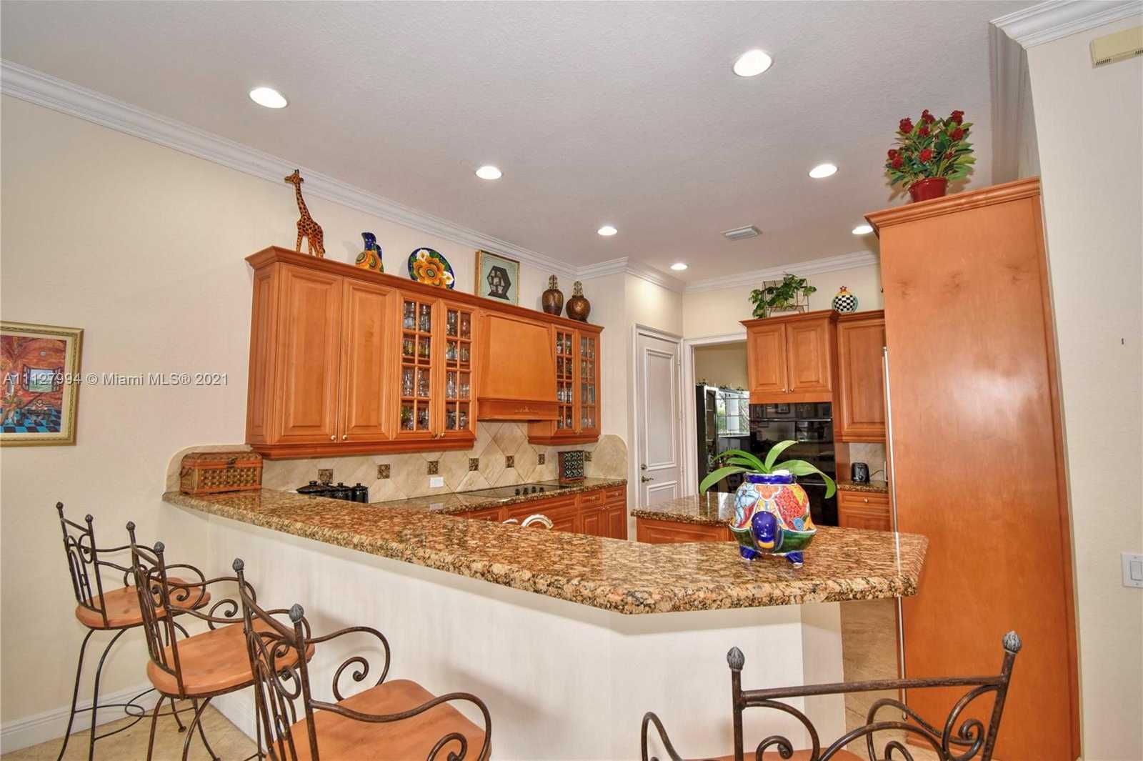 Small Image of 1031 Harbor Ct, Hollywood, FL 33019, USA Number 32