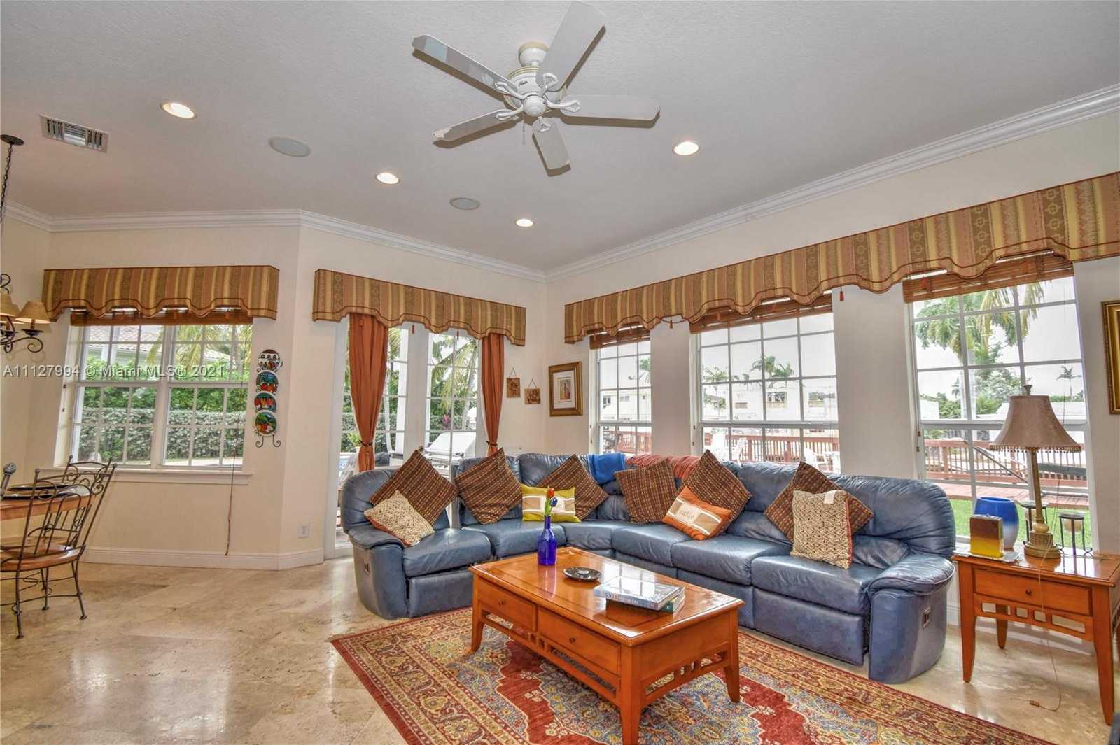 Small Image of 1031 Harbor Ct, Hollywood, FL 33019, USA Number 36