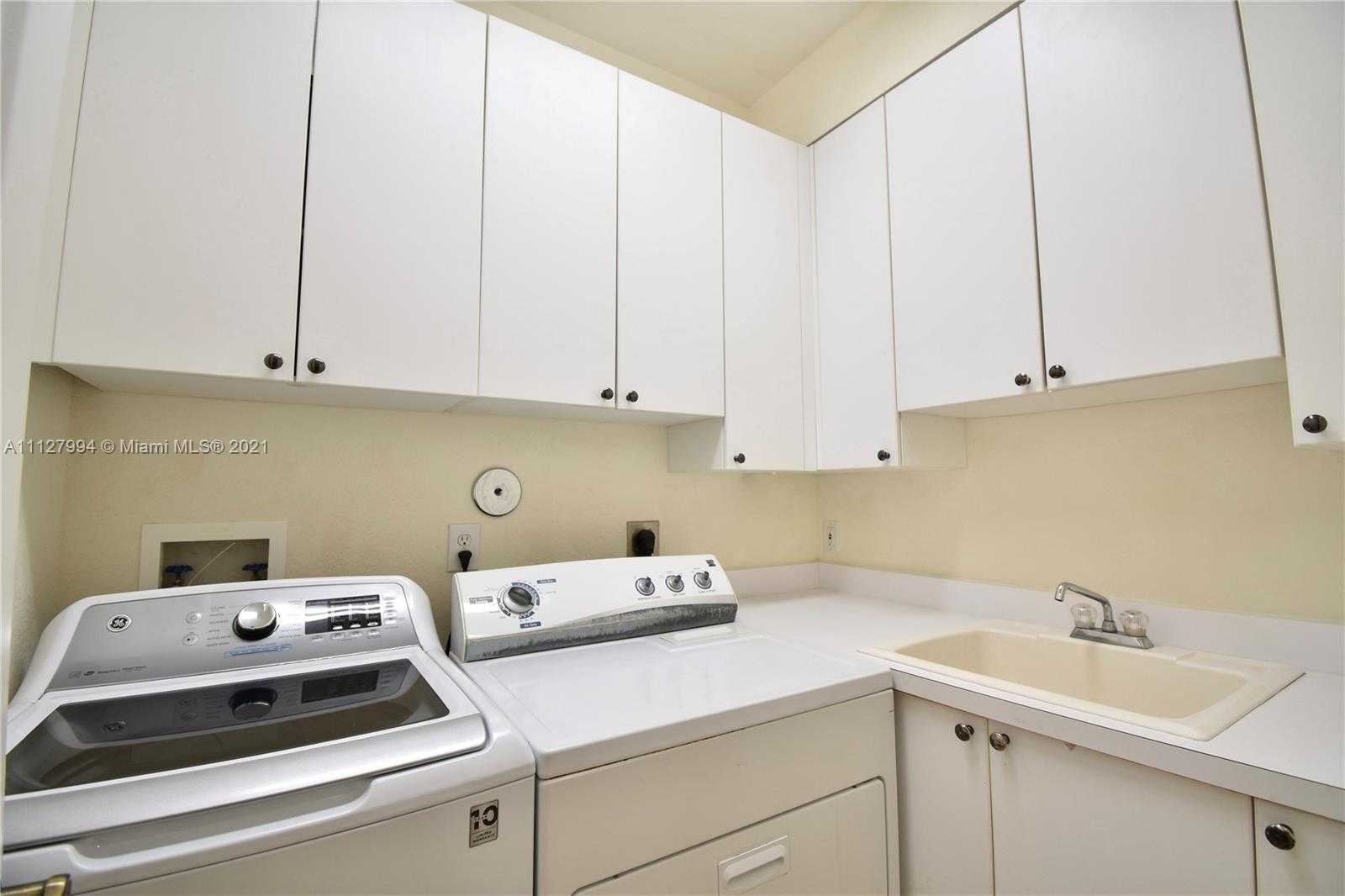 Small Image of 1031 Harbor Ct, Hollywood, FL 33019, USA Number 42