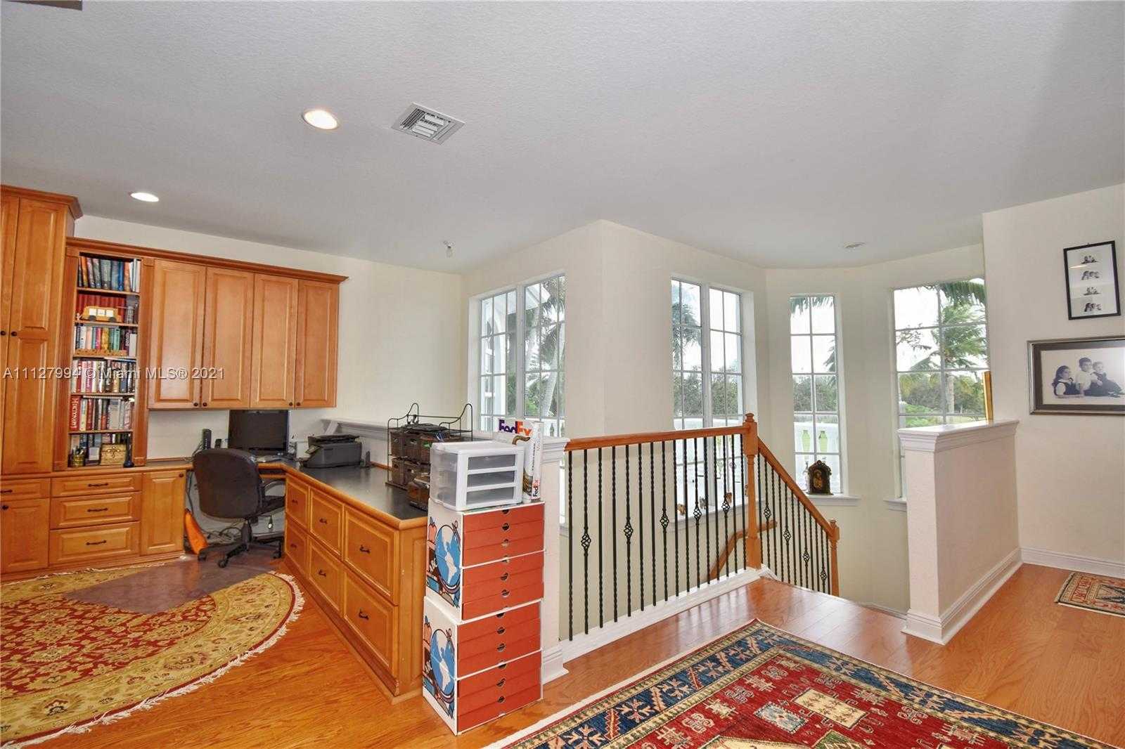 Small Image of 1031 Harbor Ct, Hollywood, FL 33019, USA Number 43