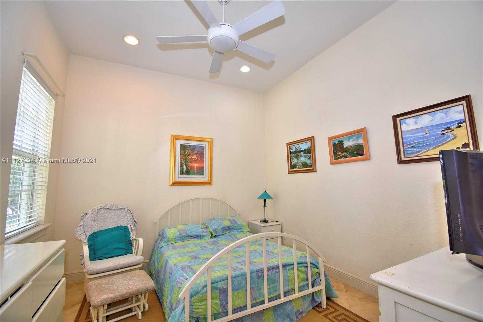 Small Image of 1031 Harbor Ct, Hollywood, FL 33019, USA Number 46