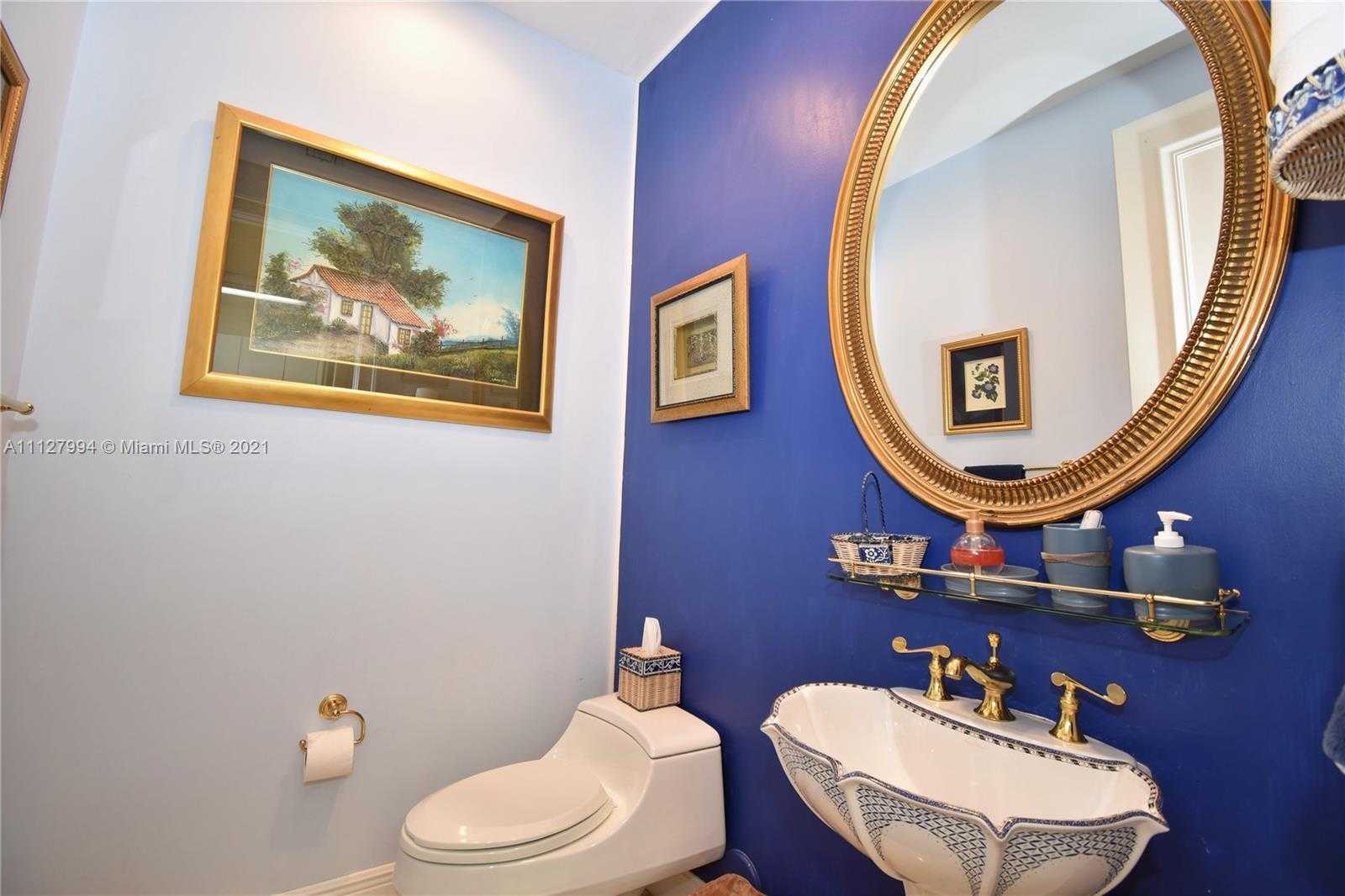 Small Image of 1031 Harbor Ct, Hollywood, FL 33019, USA Number 48