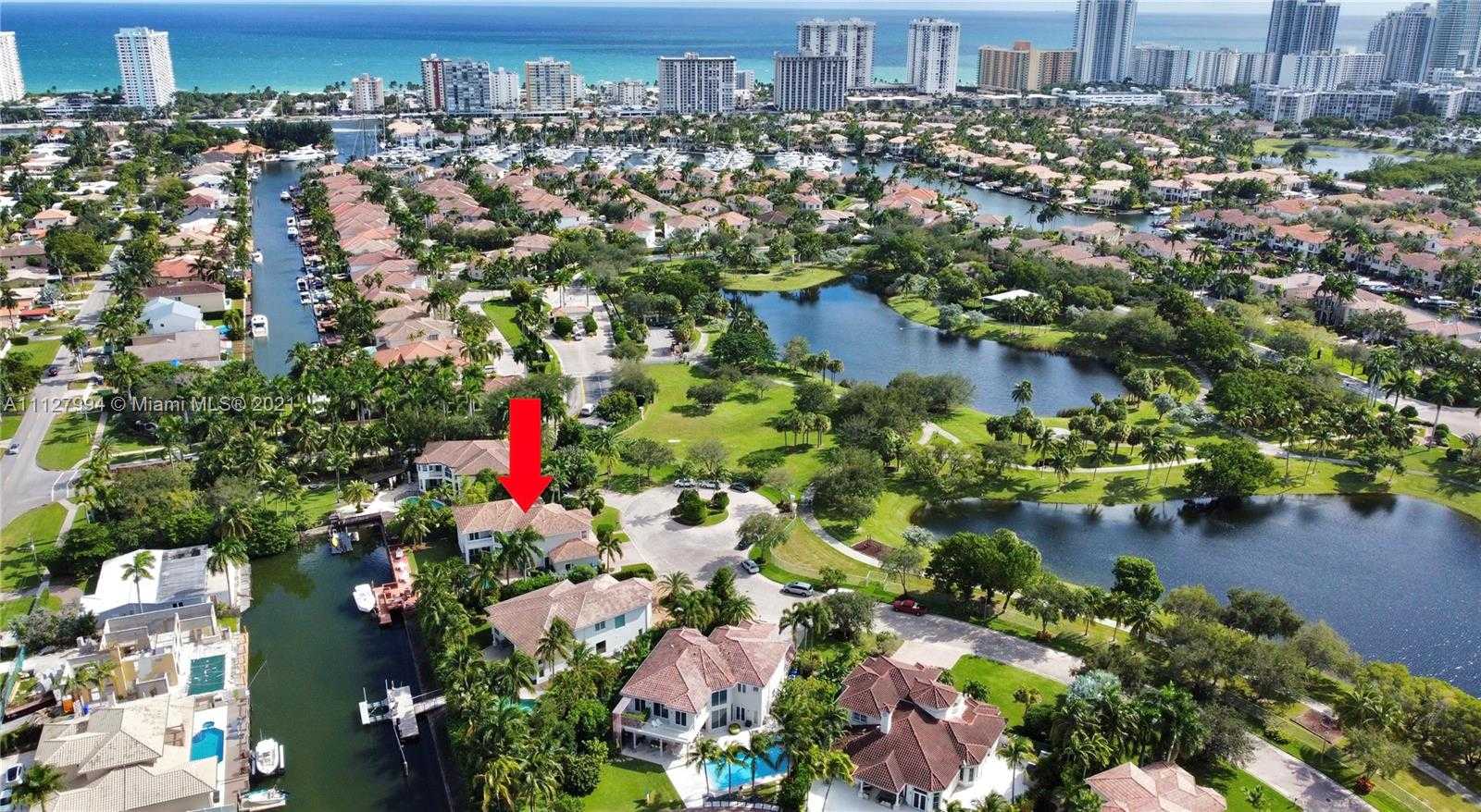 Small Image of 1031 Harbor Ct, Hollywood, FL 33019, USA Number 5