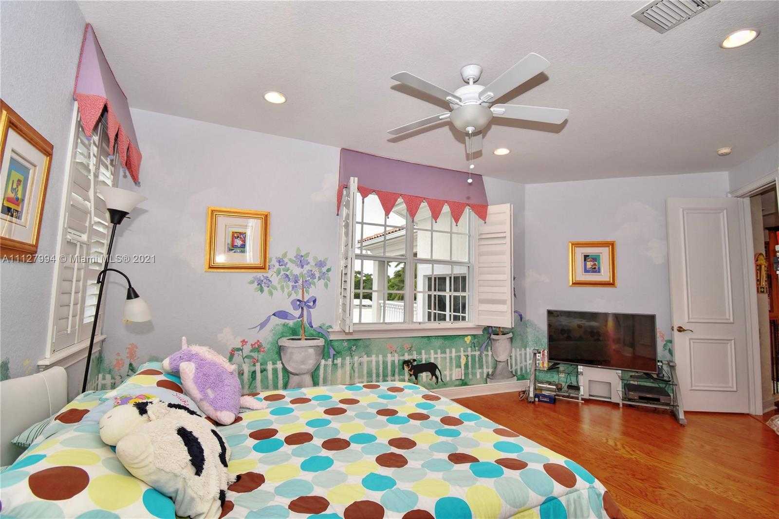 Small Image of 1031 Harbor Ct, Hollywood, FL 33019, USA Number 50