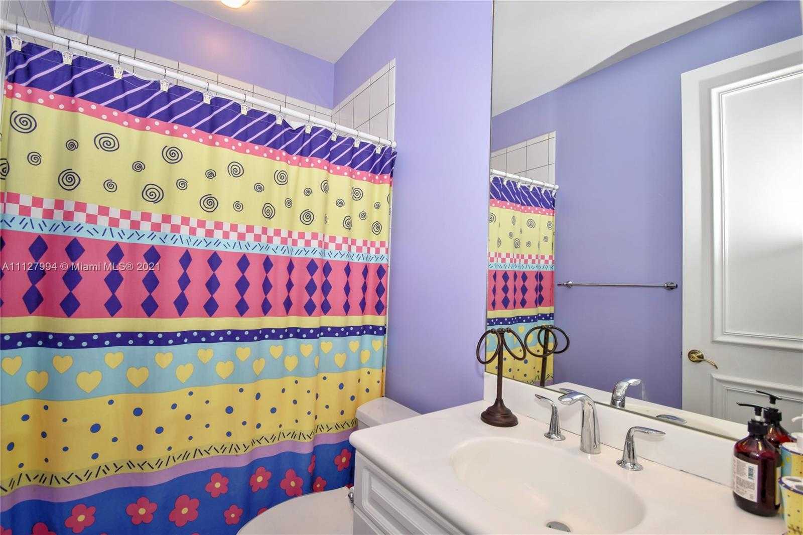 Small Image of 1031 Harbor Ct, Hollywood, FL 33019, USA Number 51