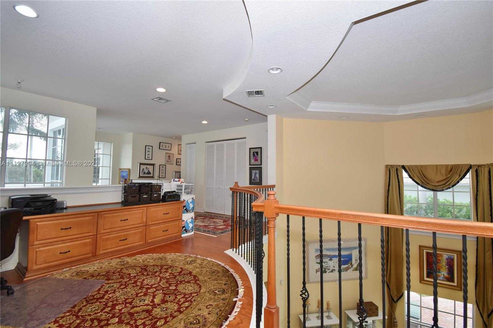Small Image of 1031 Harbor Ct, Hollywood, FL 33019, USA Number 54