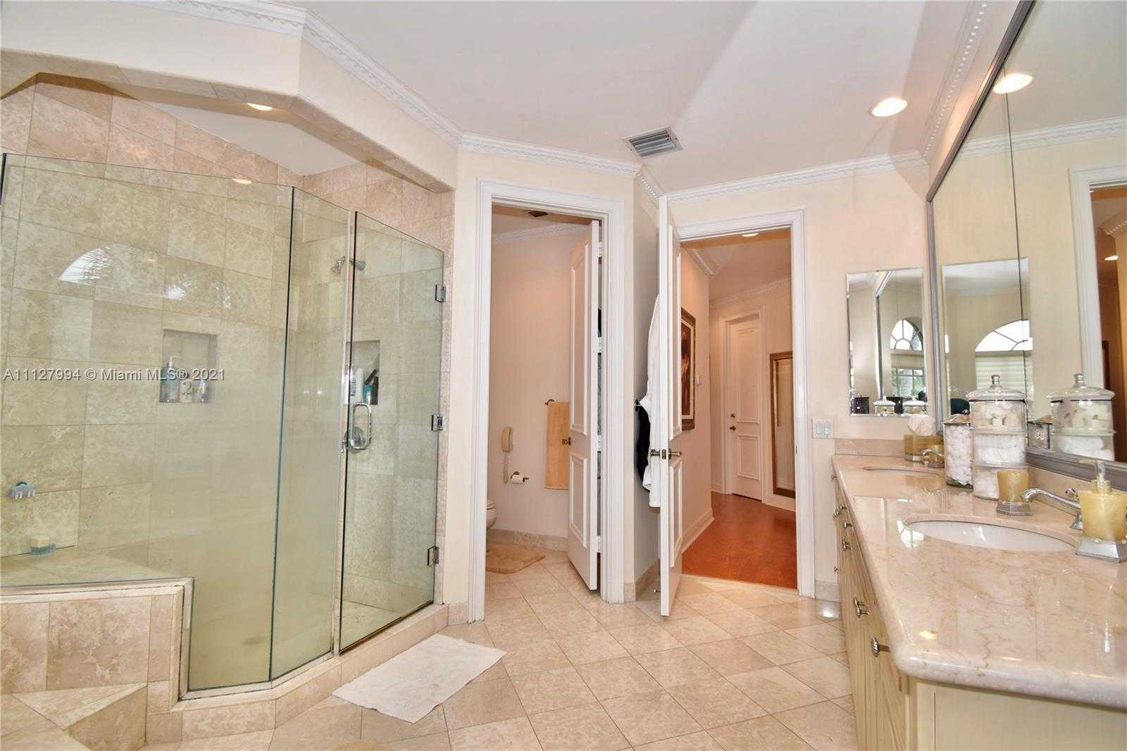 Small Image of 1031 Harbor Ct, Hollywood, FL 33019, USA Number 57