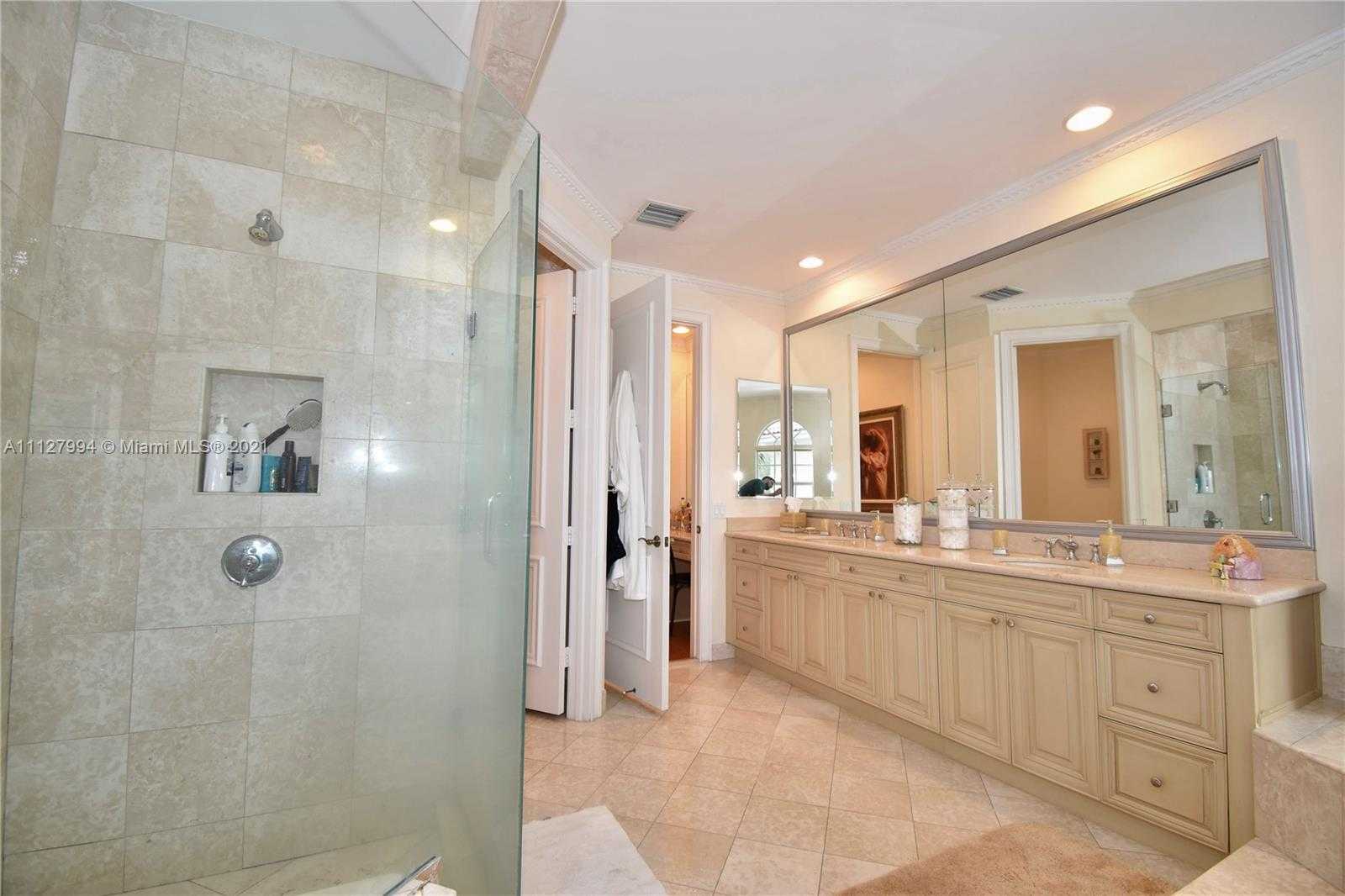 Small Image of 1031 Harbor Ct, Hollywood, FL 33019, USA Number 59