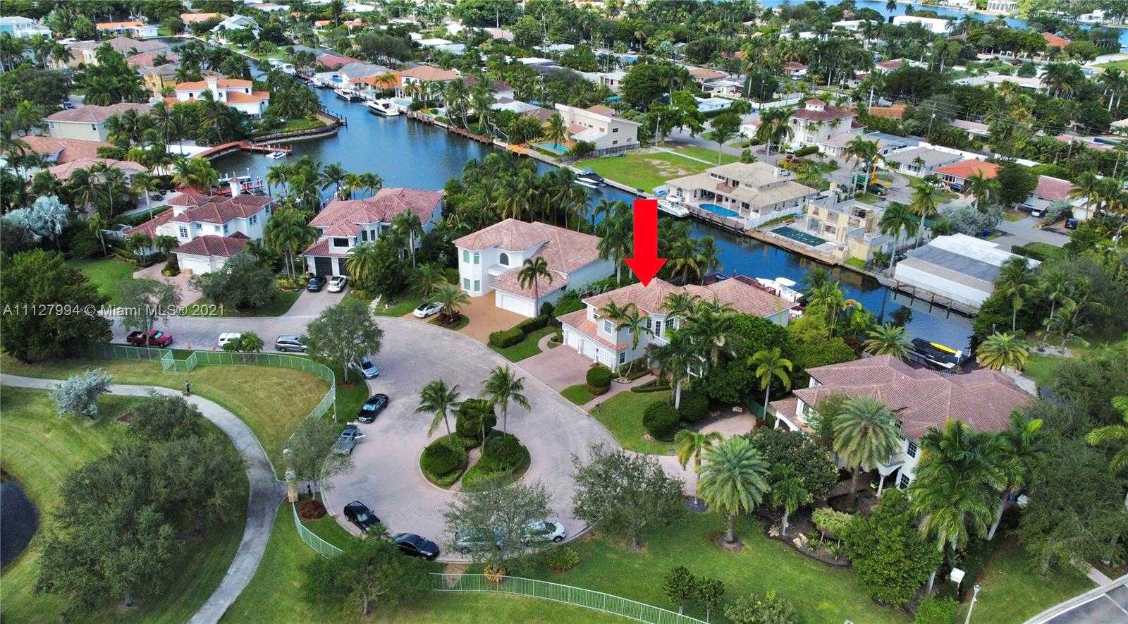 Small Image of 1031 Harbor Ct, Hollywood, FL 33019, USA Number 6