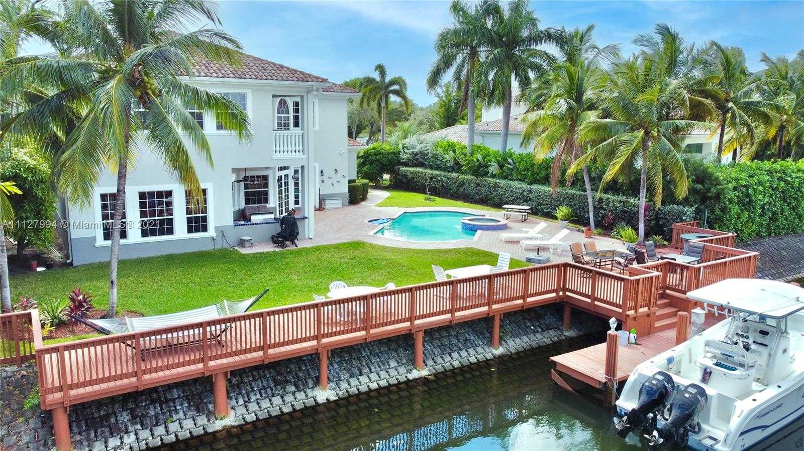 Small Image of 1031 Harbor Ct, Hollywood, FL 33019, USA Number 8