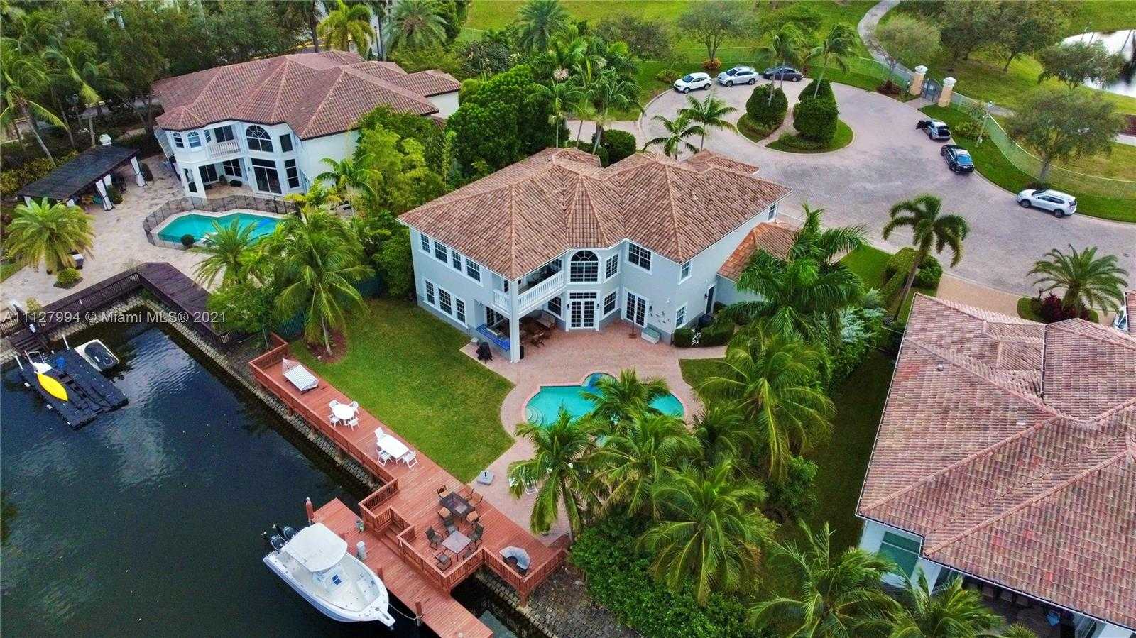 Small Image of 1031 Harbor Ct, Hollywood, FL 33019, USA Number 9