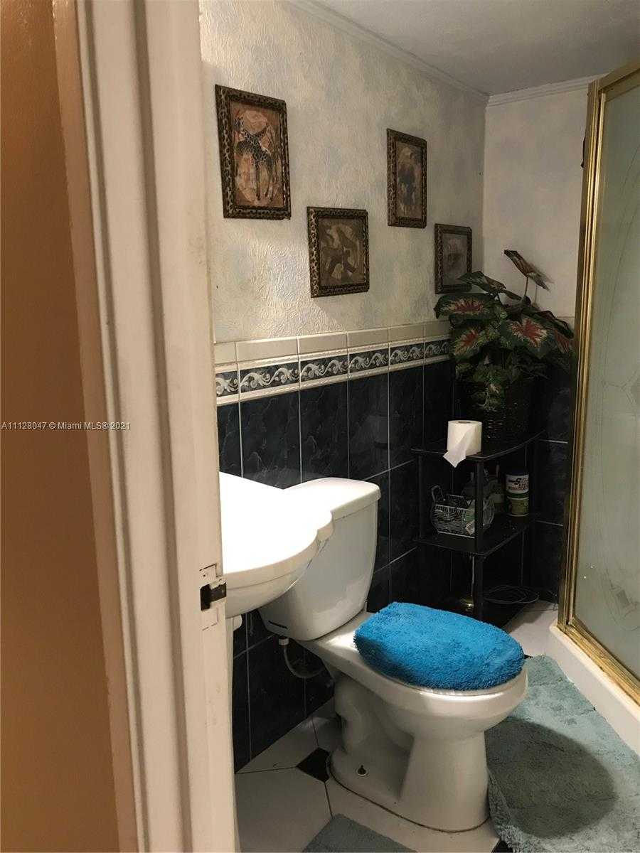 Small Image of 6702 NW 71st Ave, Tamarac, FL 33321, USA Number 7
