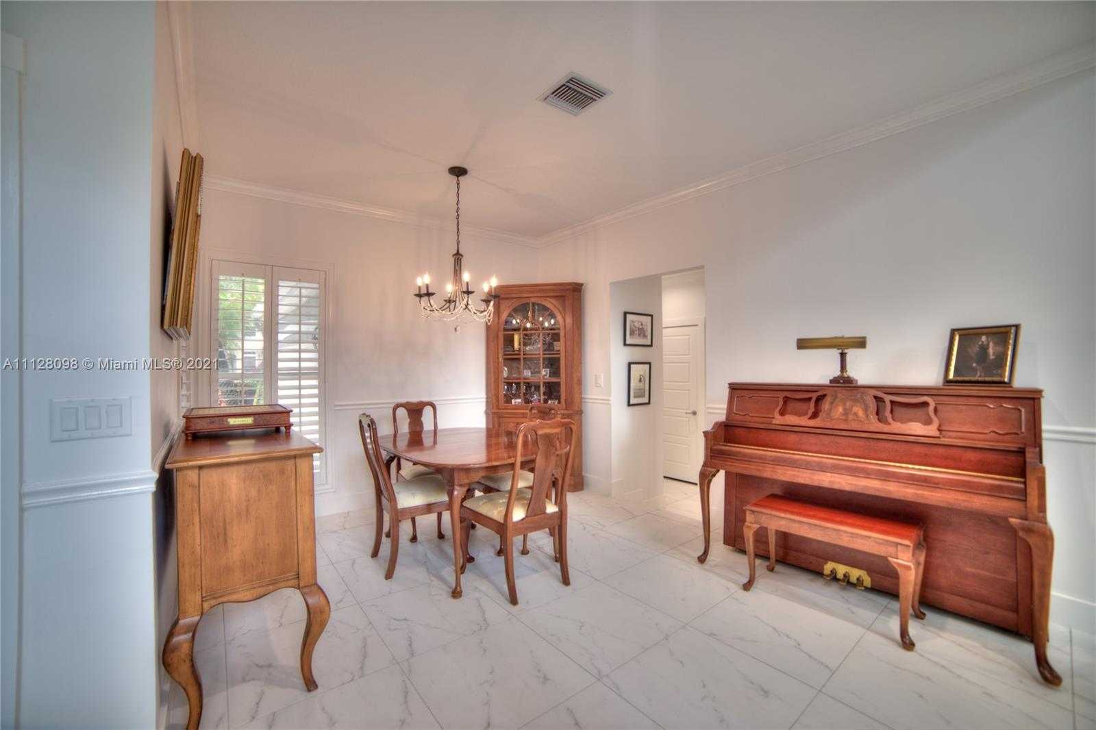 Small Image of 8 Grand Bay Cir, North Palm Beach, FL 33408, USA Number 10