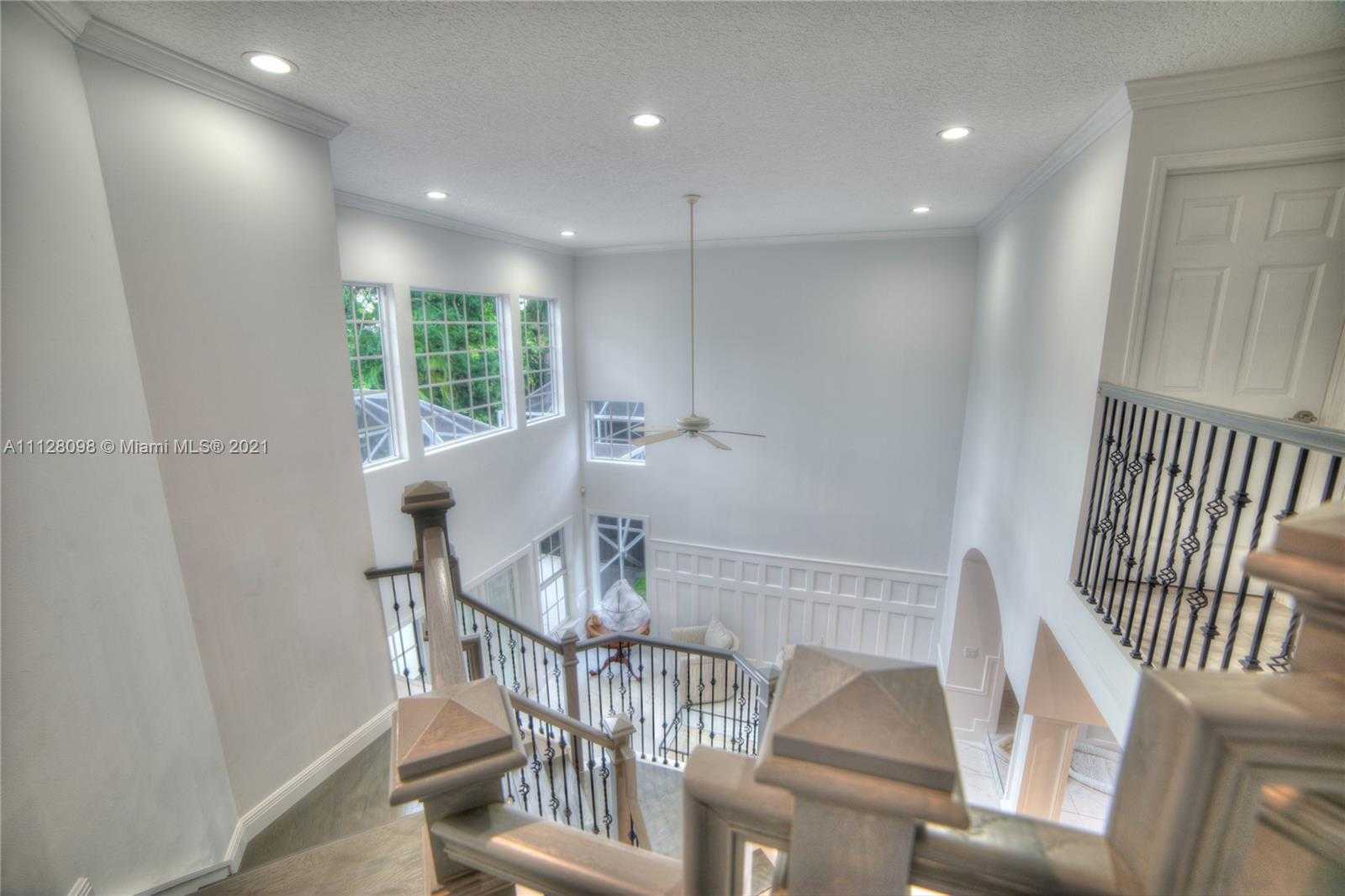 Small Image of 8 Grand Bay Cir, North Palm Beach, FL 33408, USA Number 16