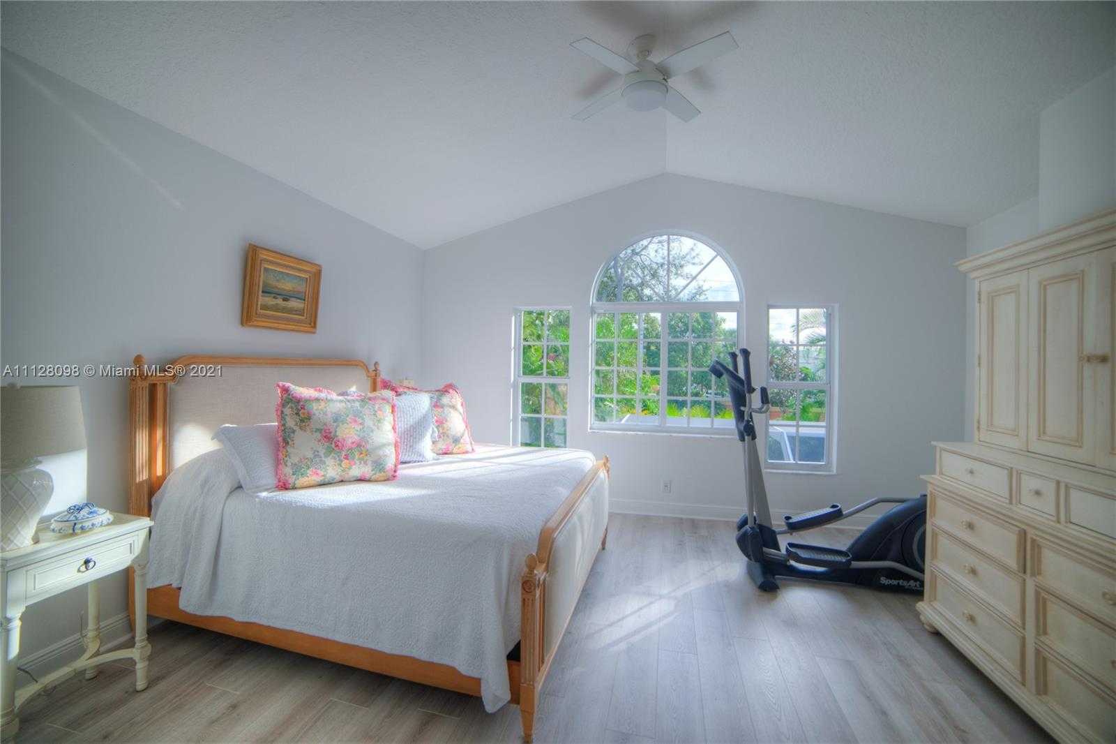 Small Image of 8 Grand Bay Cir, North Palm Beach, FL 33408, USA Number 20