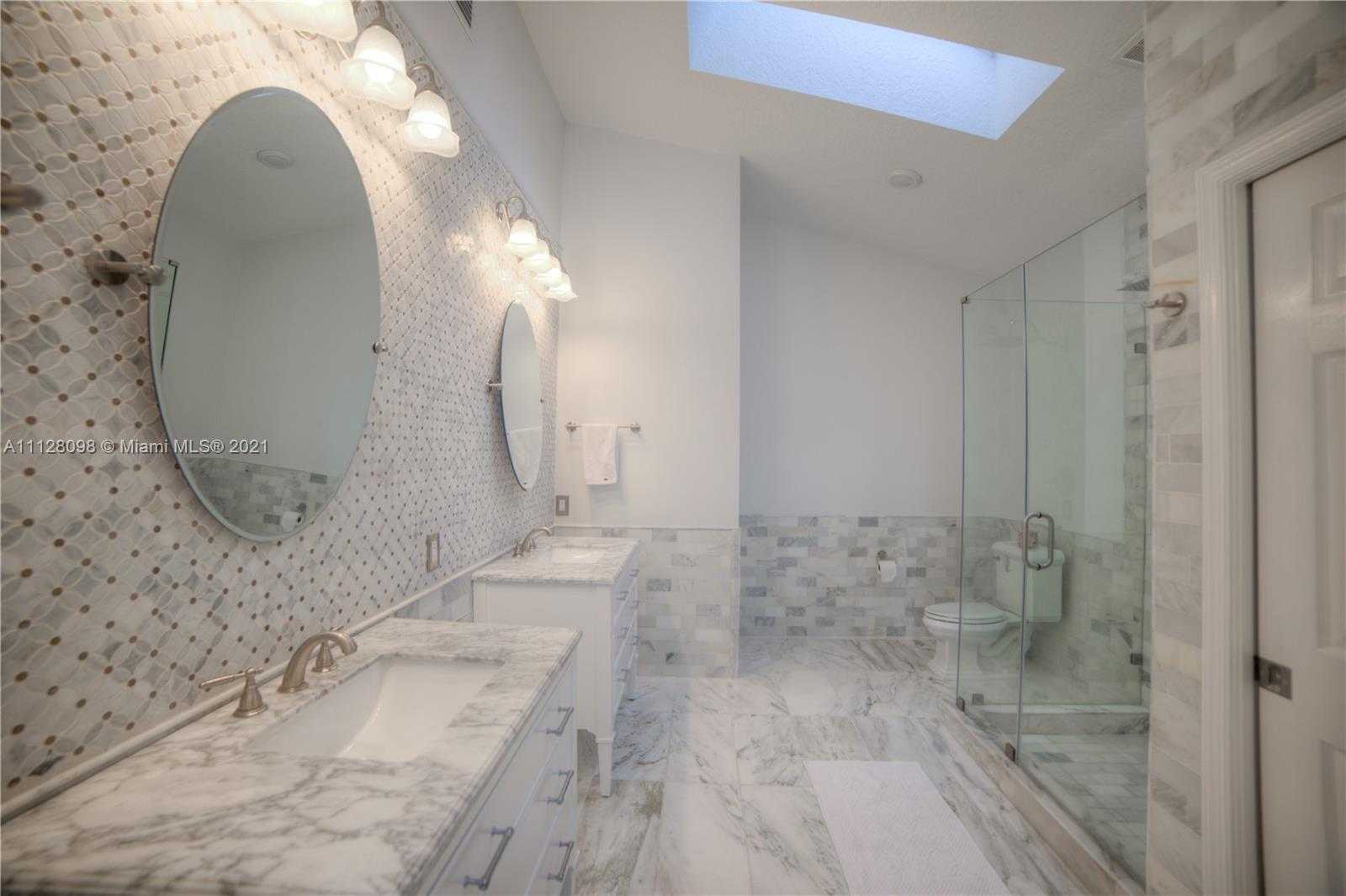 Small Image of 8 Grand Bay Cir, North Palm Beach, FL 33408, USA Number 24
