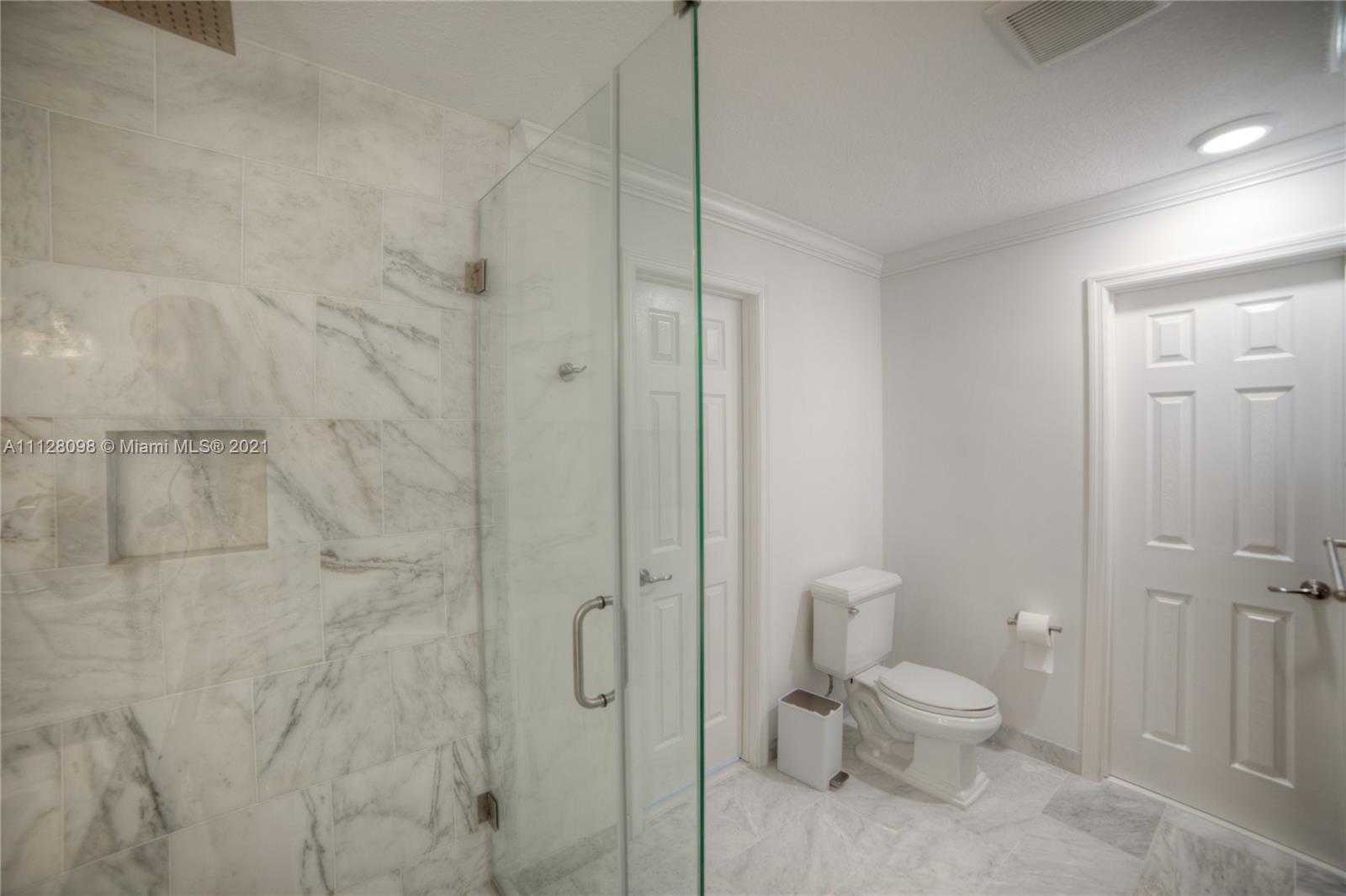 Small Image of 8 Grand Bay Cir, North Palm Beach, FL 33408, USA Number 25