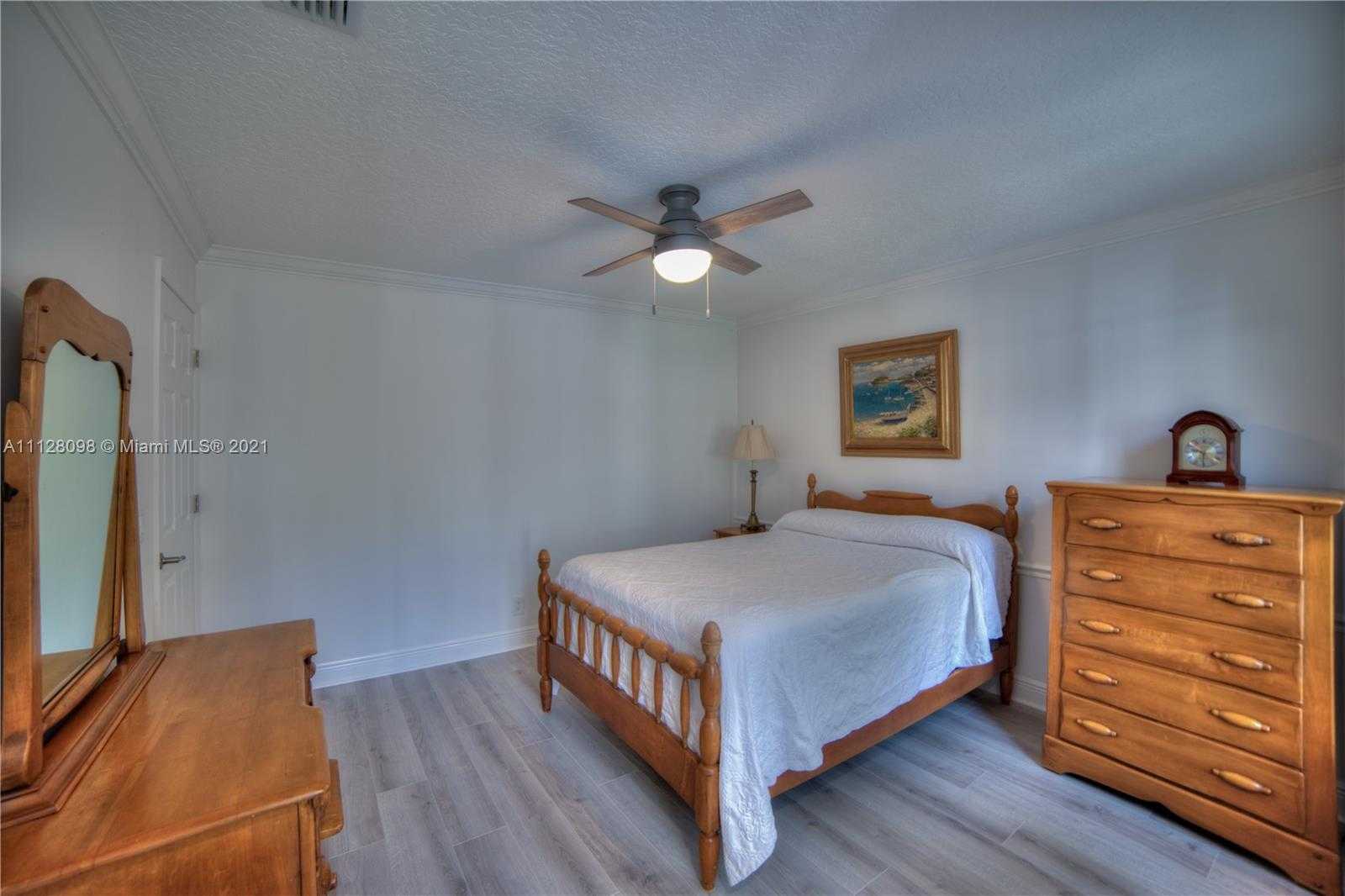 Small Image of 8 Grand Bay Cir, North Palm Beach, FL 33408, USA Number 26