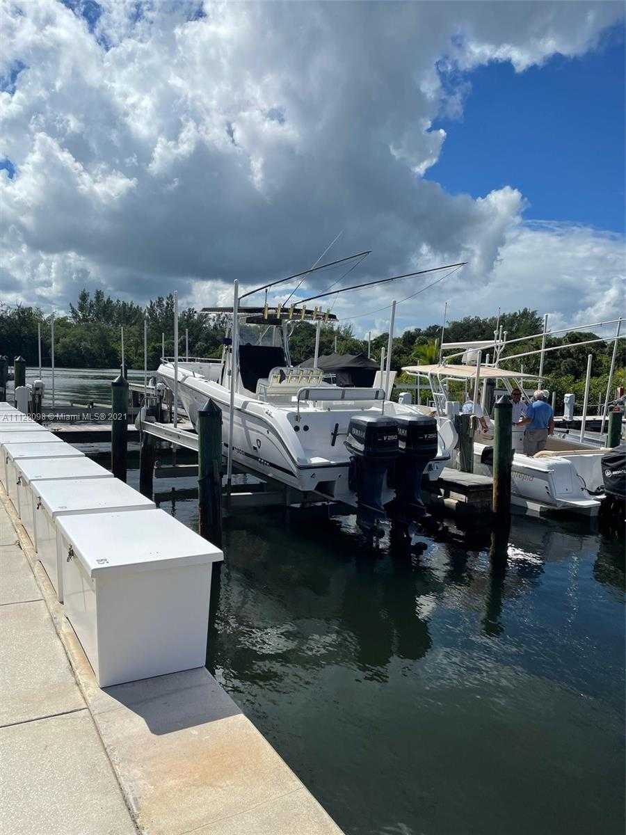 Small Image of 8 Grand Bay Cir, North Palm Beach, FL 33408, USA Number 33