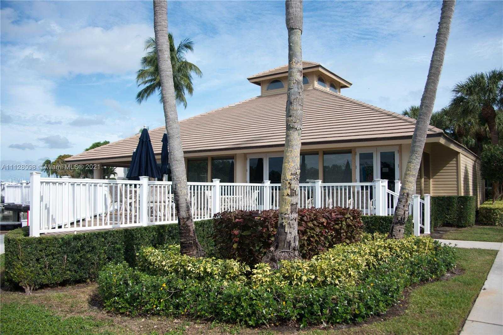 Small Image of 8 Grand Bay Cir, North Palm Beach, FL 33408, USA Number 34