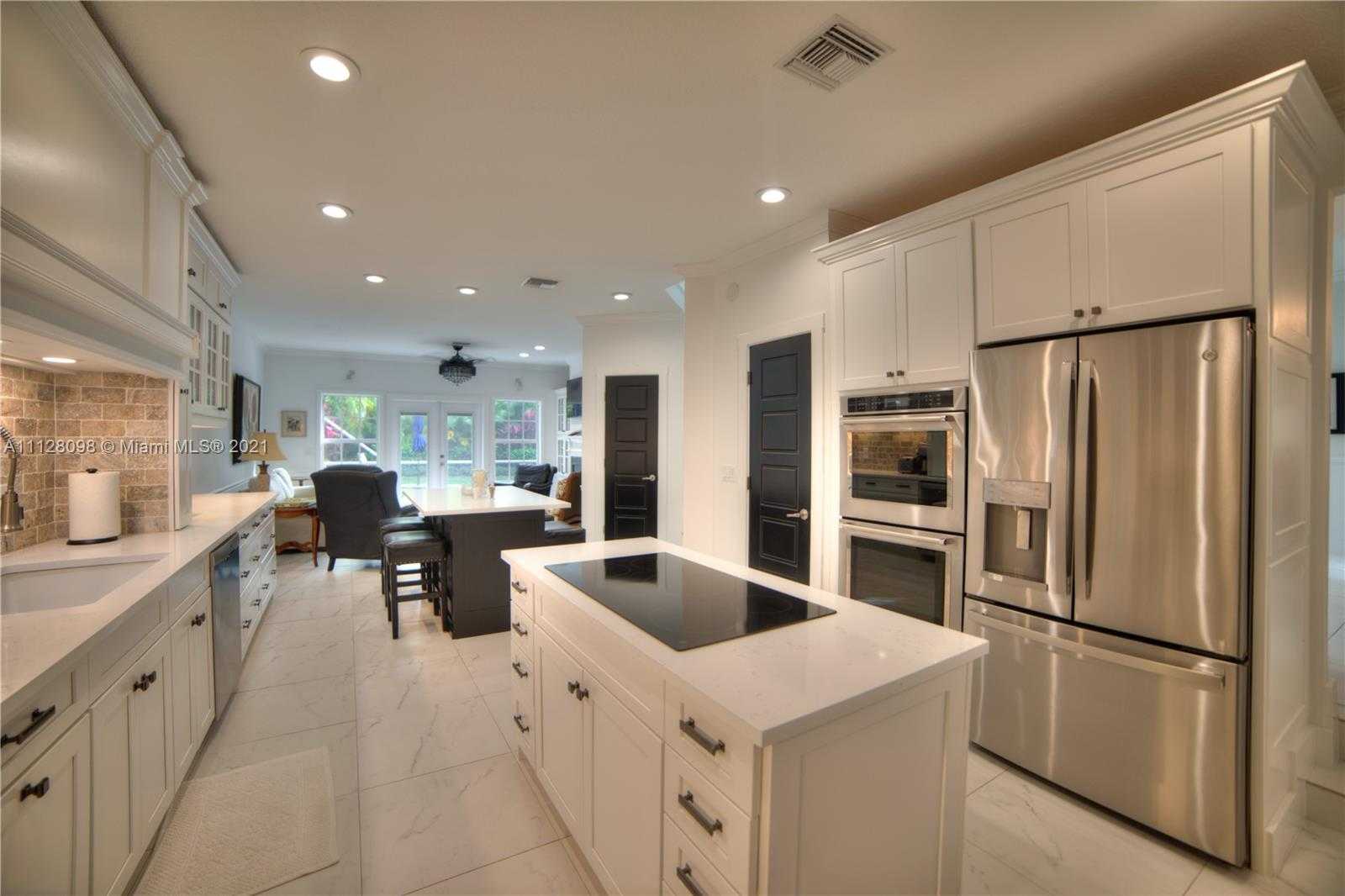 Small Image of 8 Grand Bay Cir, North Palm Beach, FL 33408, USA Number 7