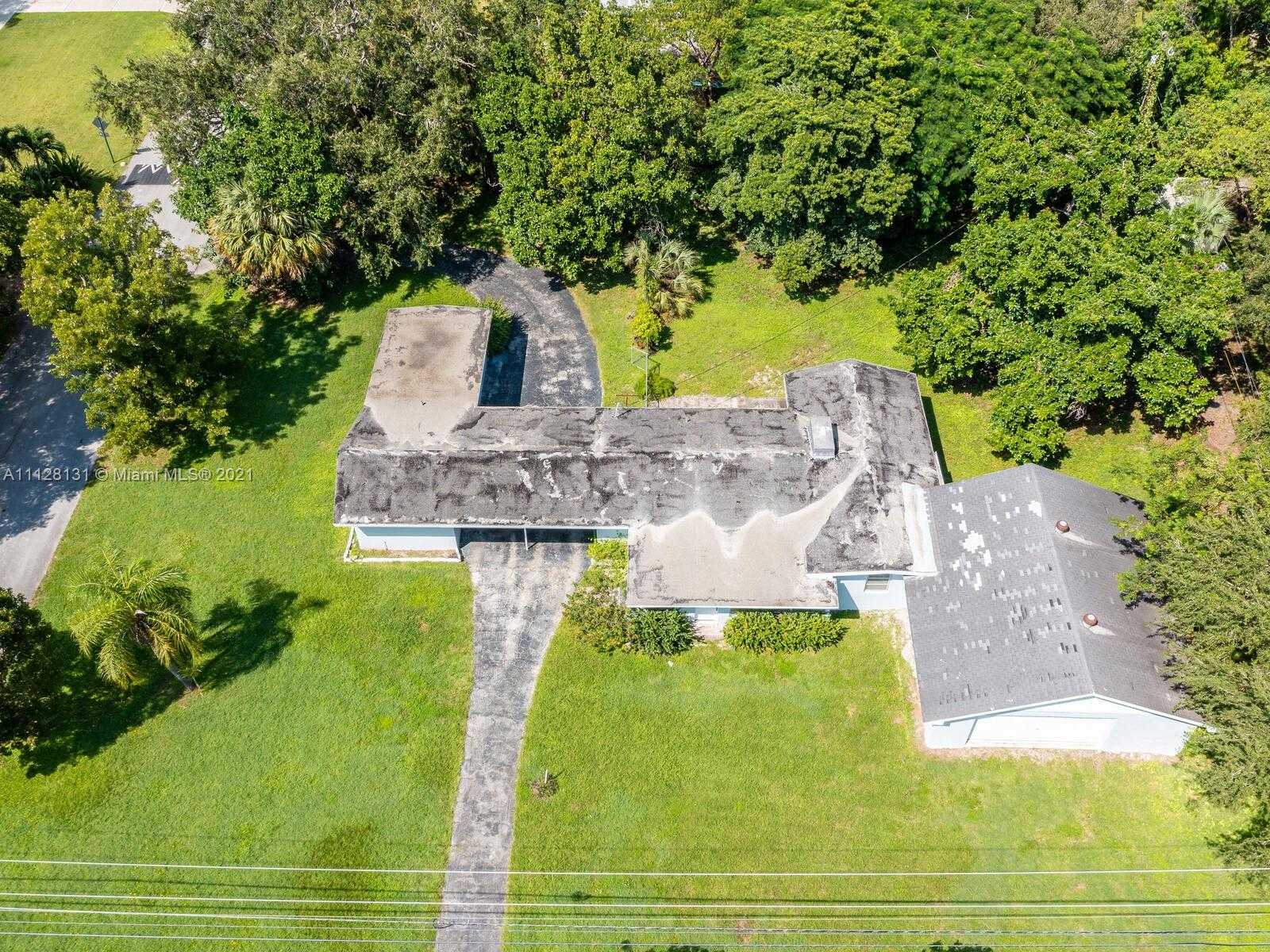 Small Image of 8045 SW 128th St, Miami, FL 33156, USA Number 2
