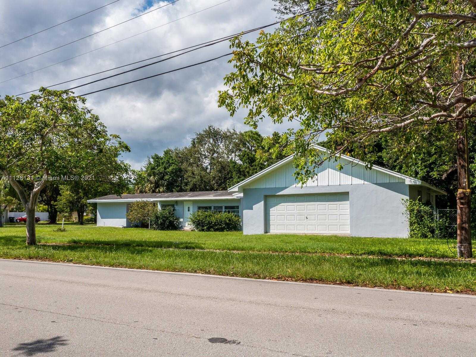 Small Image of 8045 SW 128th St, Miami, FL 33156, USA Number 3