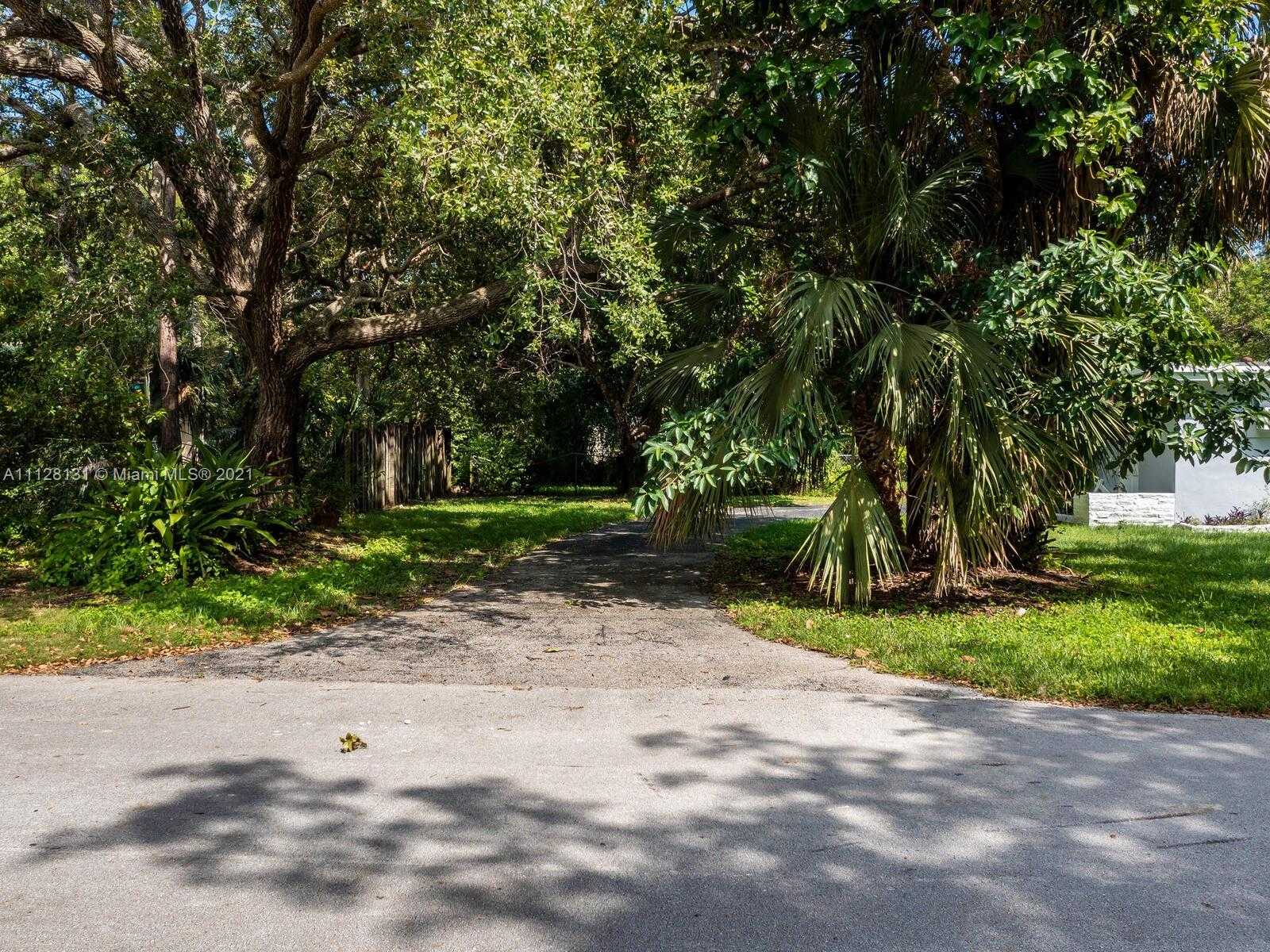 Small Image of 8045 SW 128th St, Miami, FL 33156, USA Number 32