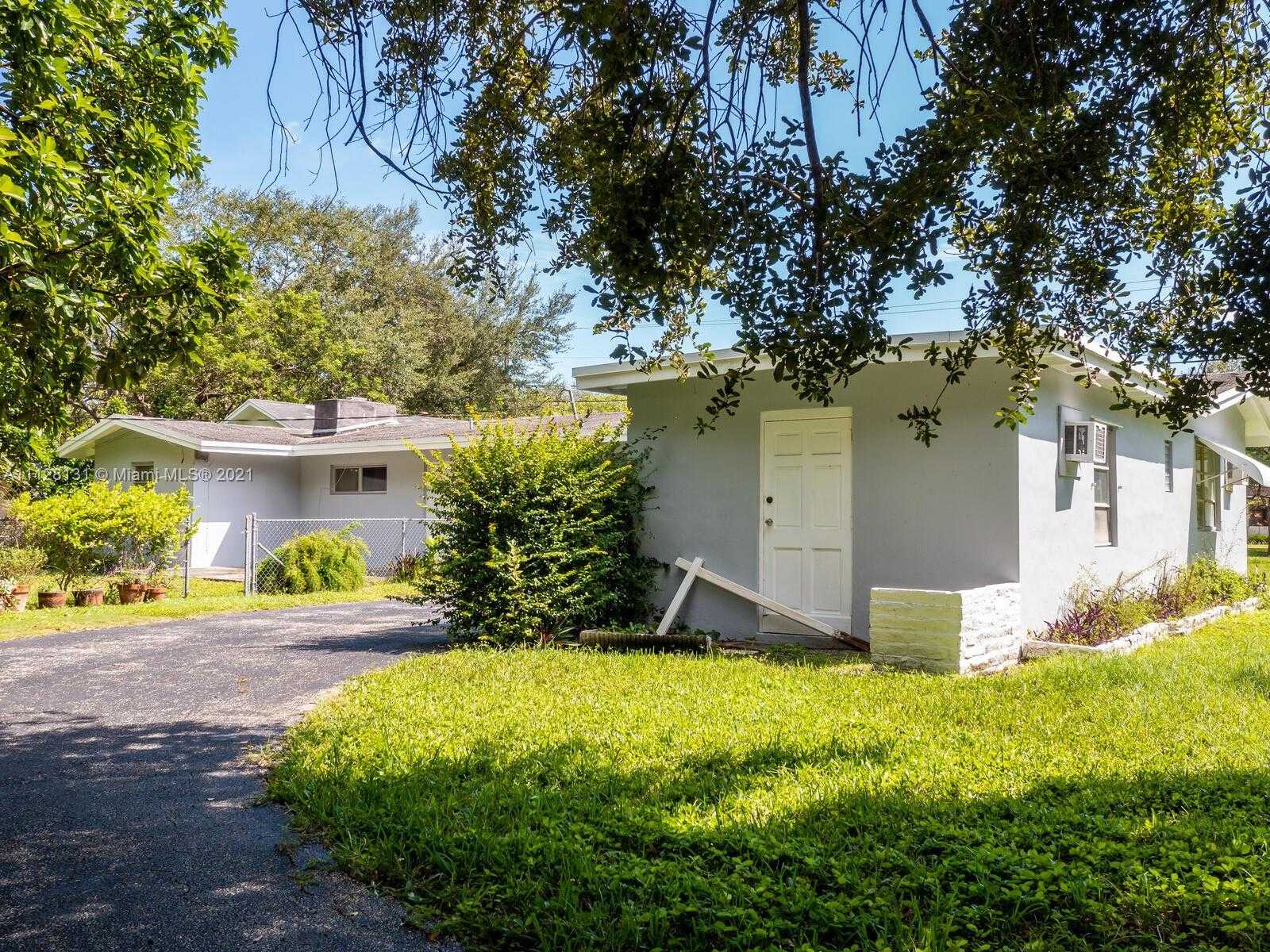 Small Image of 8045 SW 128th St, Miami, FL 33156, USA Number 35