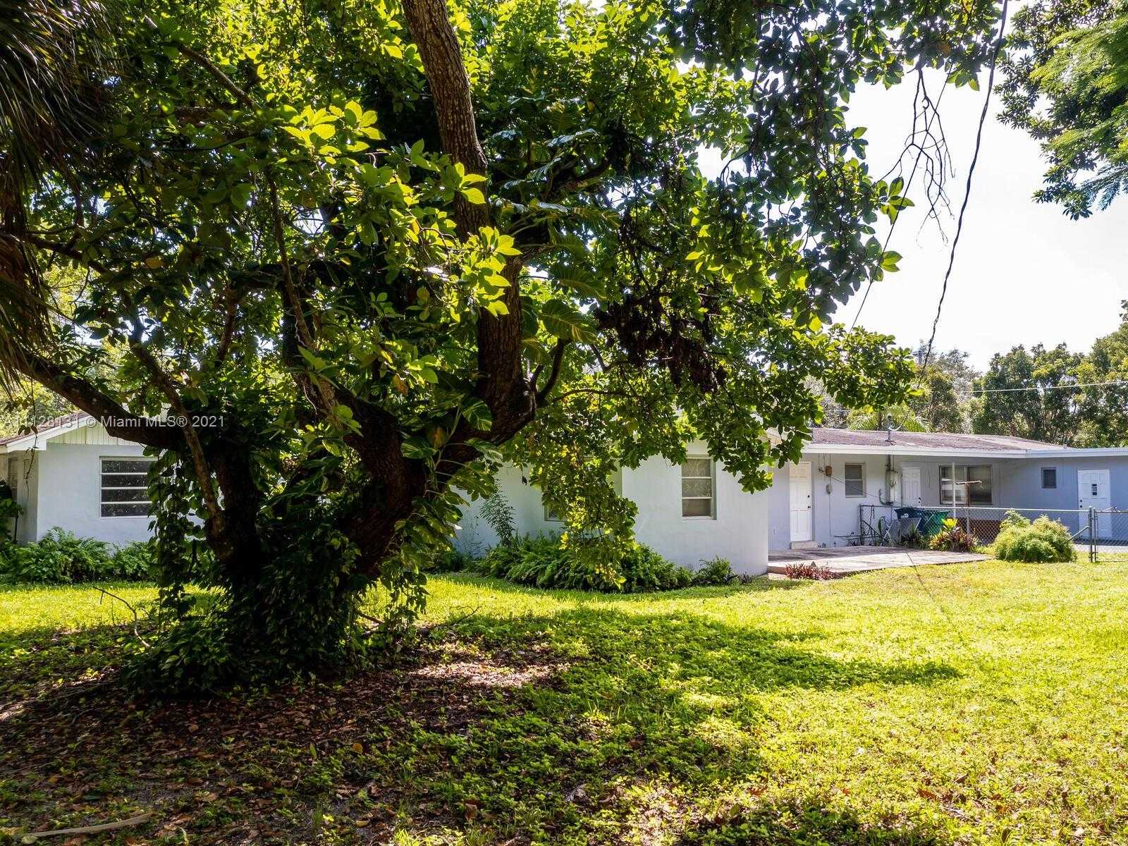 Small Image of 8045 SW 128th St, Miami, FL 33156, USA Number 39
