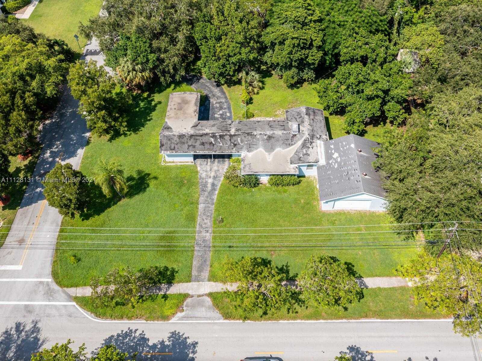 Small Image of 8045 SW 128th St, Miami, FL 33156, USA Number 4