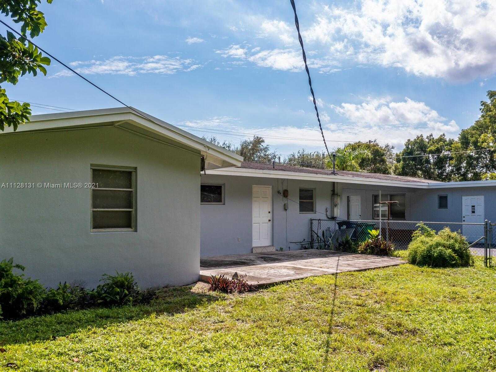 Small Image of 8045 SW 128th St, Miami, FL 33156, USA Number 40