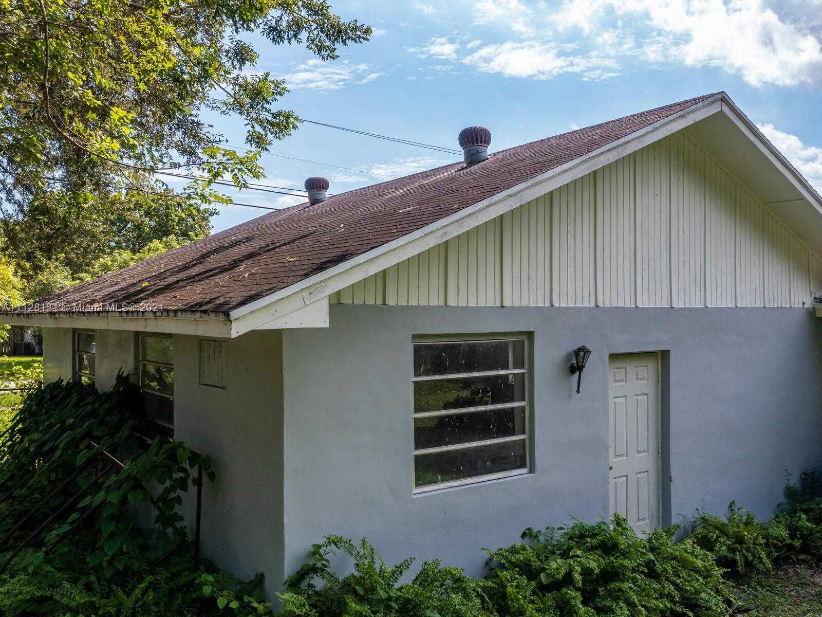 Small Image of 8045 SW 128th St, Miami, FL 33156, USA Number 41