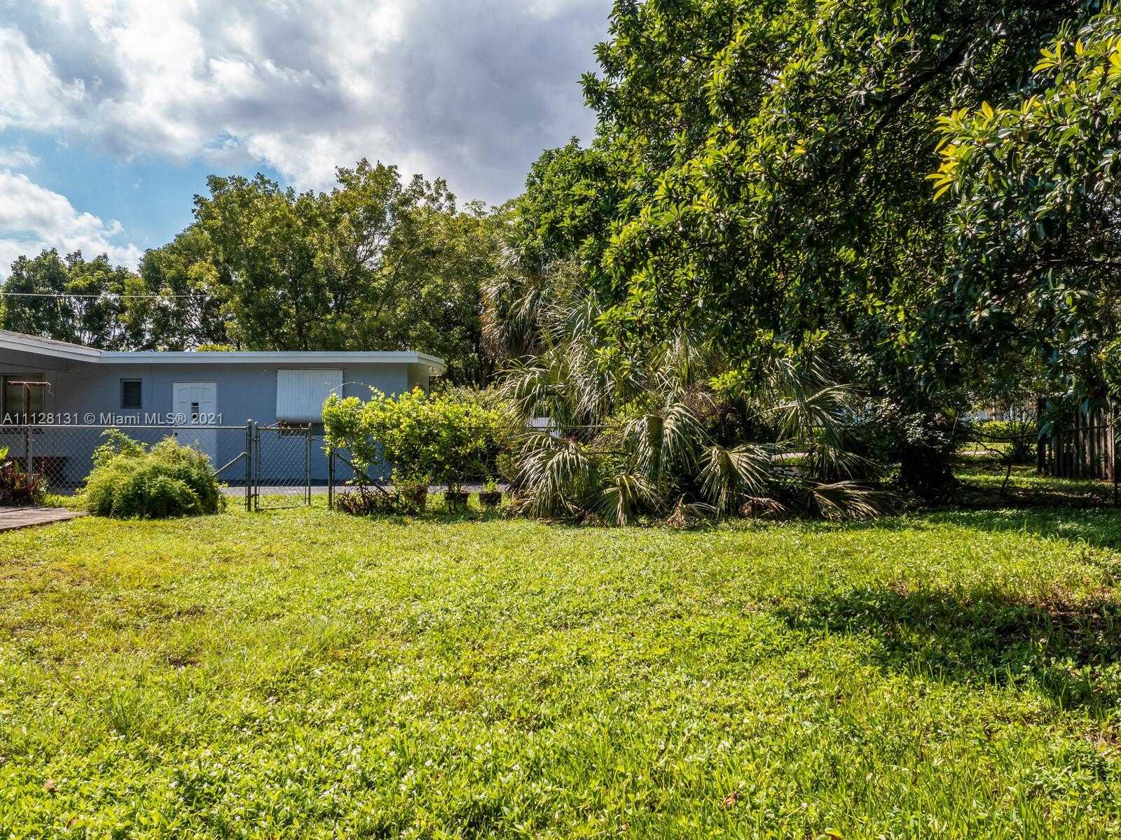 Small Image of 8045 SW 128th St, Miami, FL 33156, USA Number 43