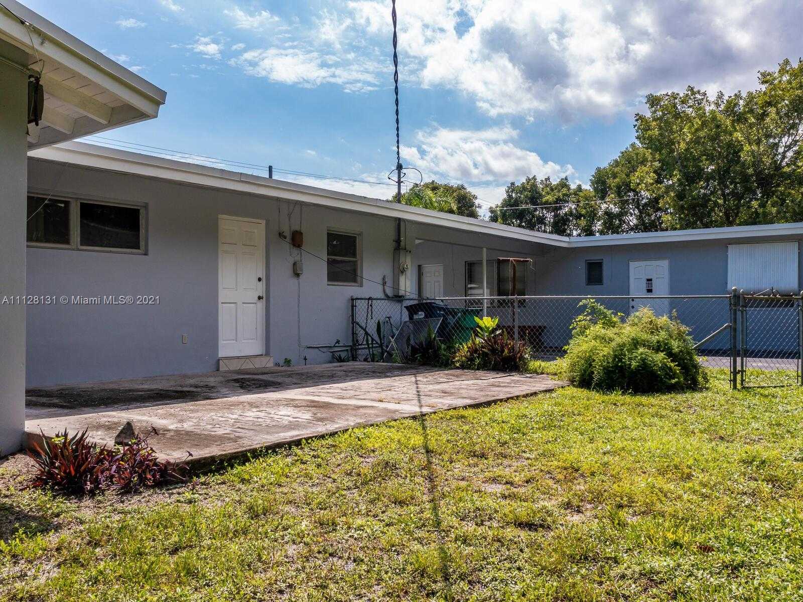Small Image of 8045 SW 128th St, Miami, FL 33156, USA Number 44
