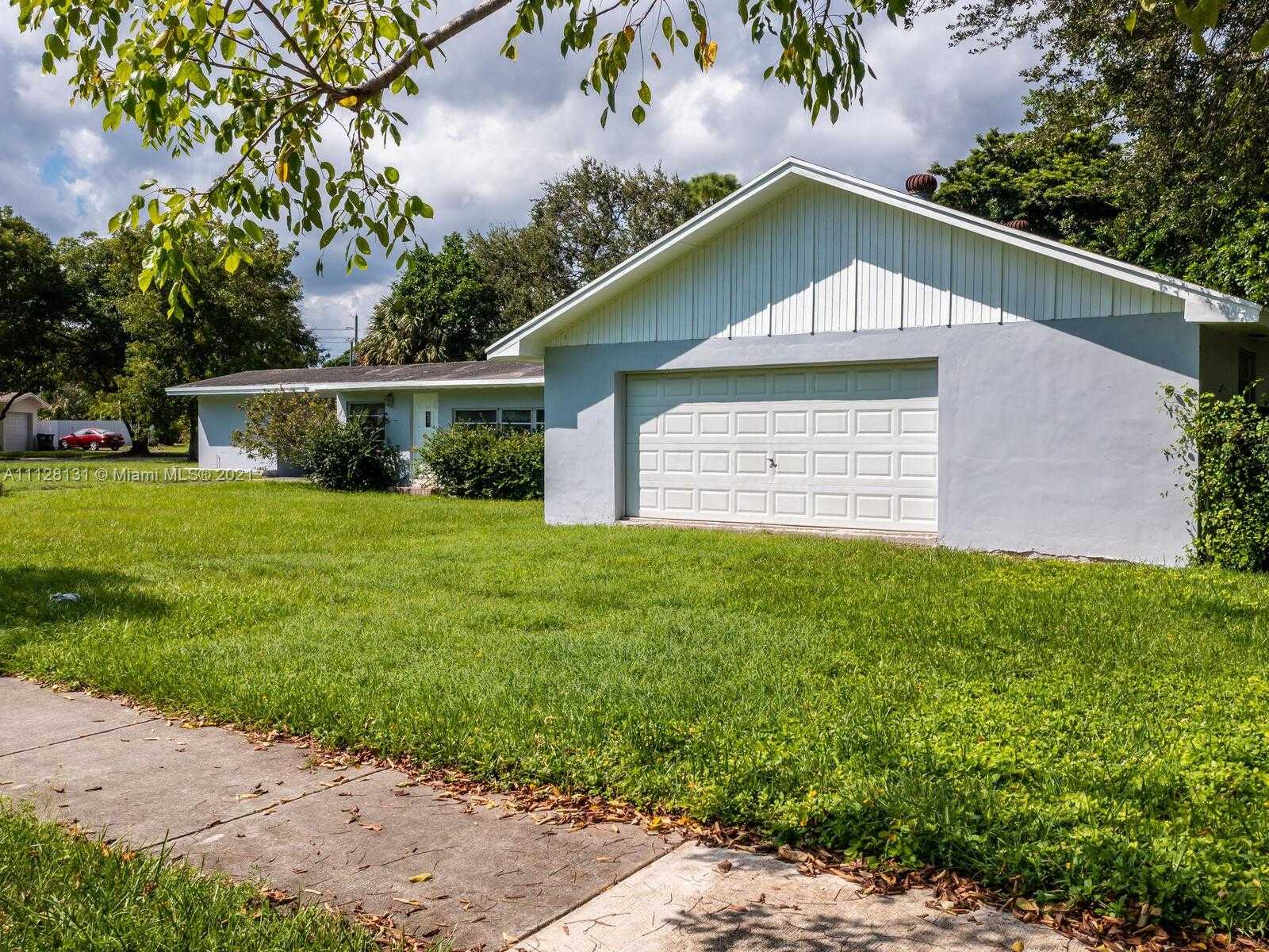 Small Image of 8045 SW 128th St, Miami, FL 33156, USA Number 46