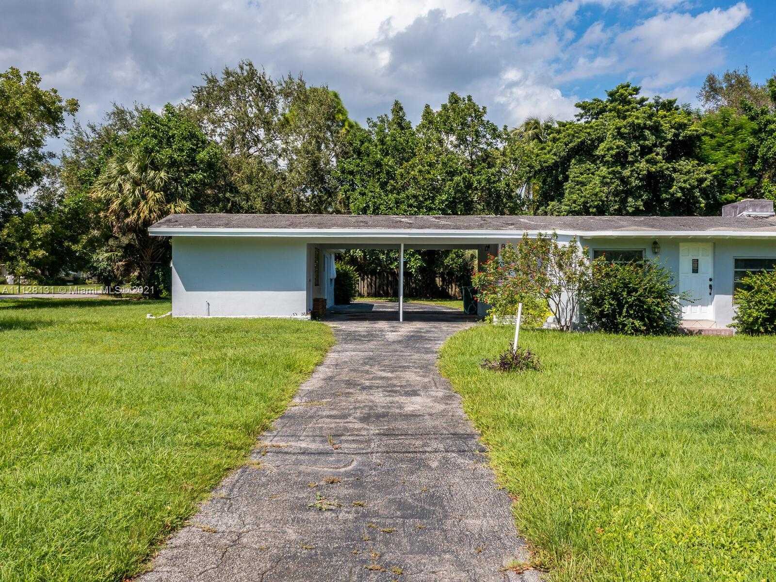Small Image of 8045 SW 128th St, Miami, FL 33156, USA Number 5