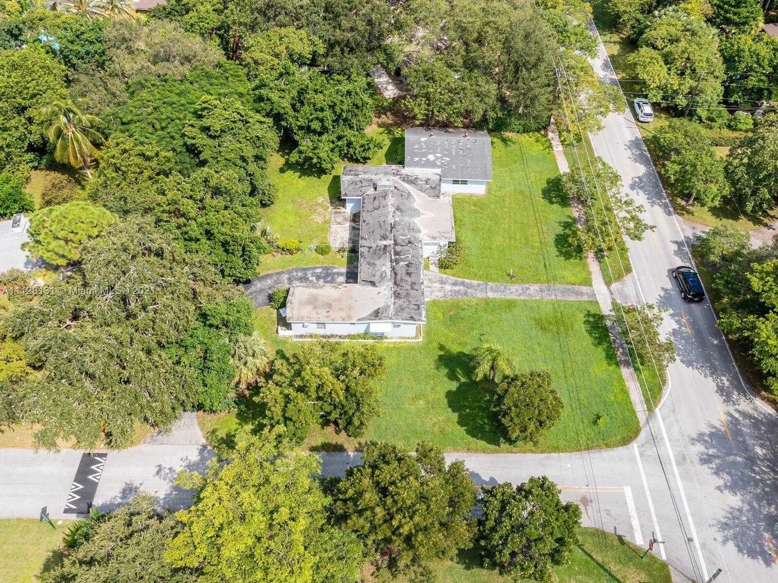 Small Image of 8045 SW 128th St, Miami, FL 33156, USA Number 6