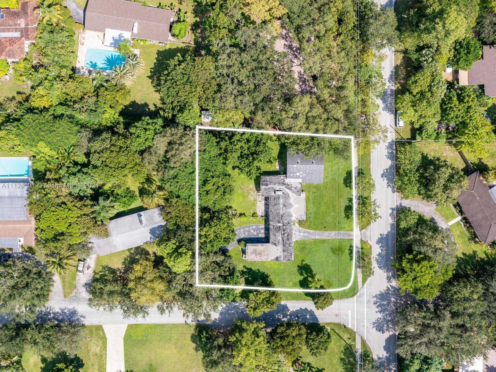 Small Image of 8045 SW 128th St, Miami, FL 33156, USA Number 9