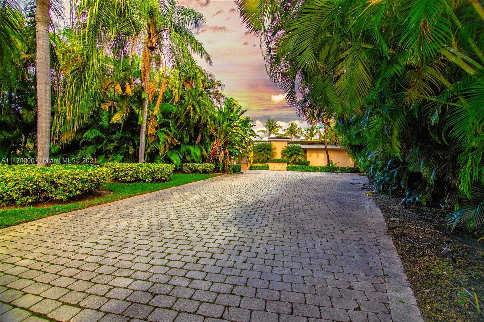 Small Image of 10321 E Broadview Dr, Bay Harbor Islands, FL 33154, USA Number 10