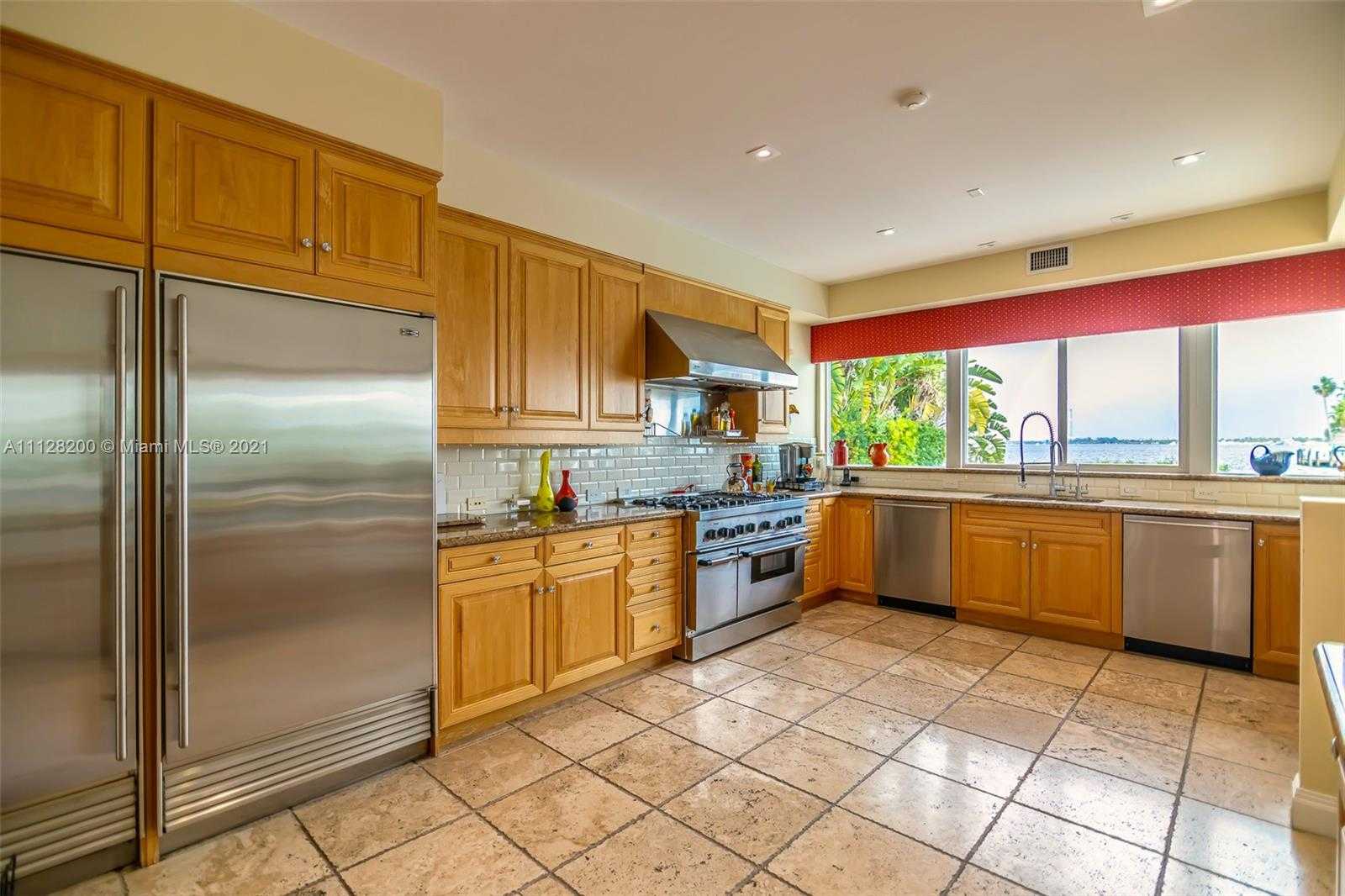 Small Image of 10321 E Broadview Dr, Bay Harbor Islands, FL 33154, USA Number 13