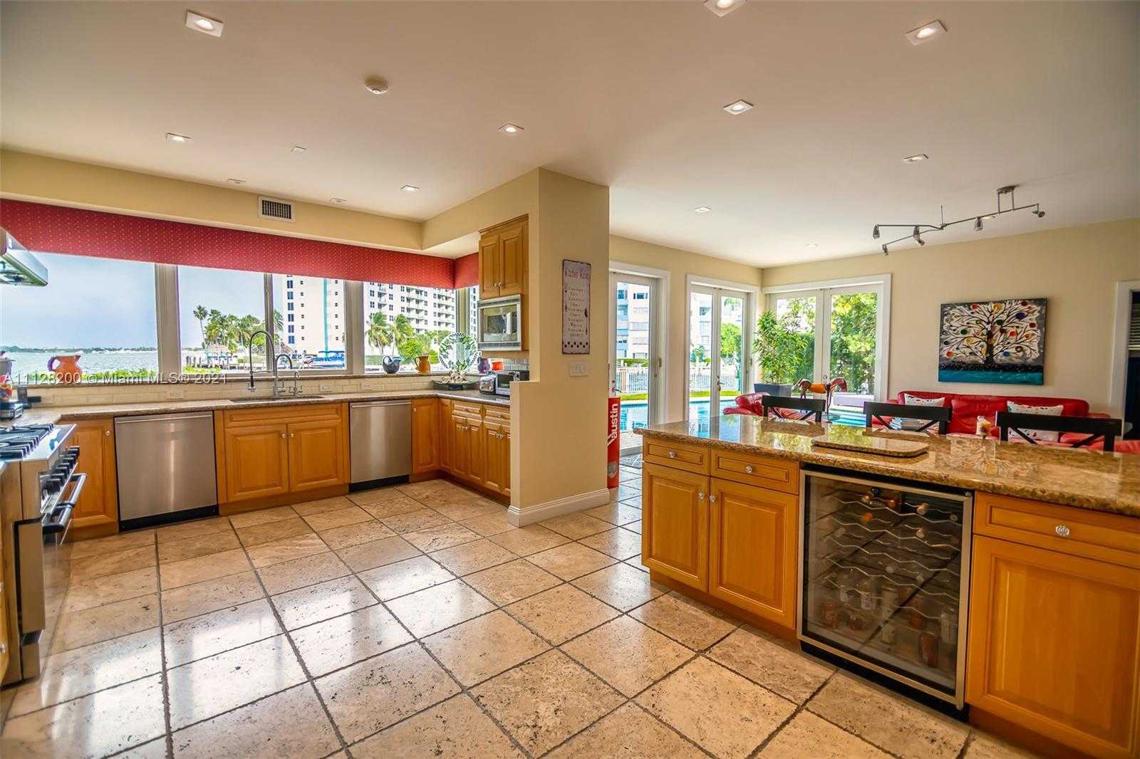 Small Image of 10321 E Broadview Dr, Bay Harbor Islands, FL 33154, USA Number 14