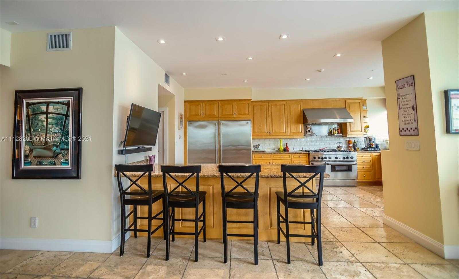 Small Image of 10321 E Broadview Dr, Bay Harbor Islands, FL 33154, USA Number 15