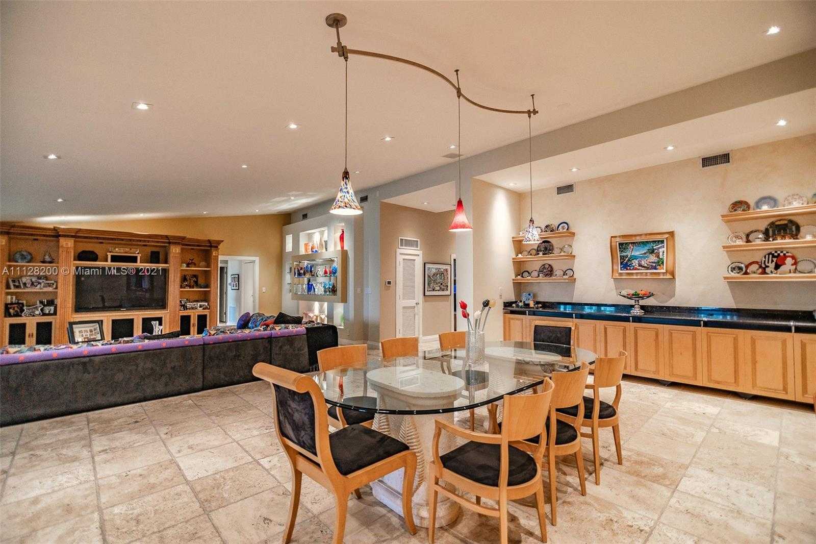 Small Image of 10321 E Broadview Dr, Bay Harbor Islands, FL 33154, USA Number 16