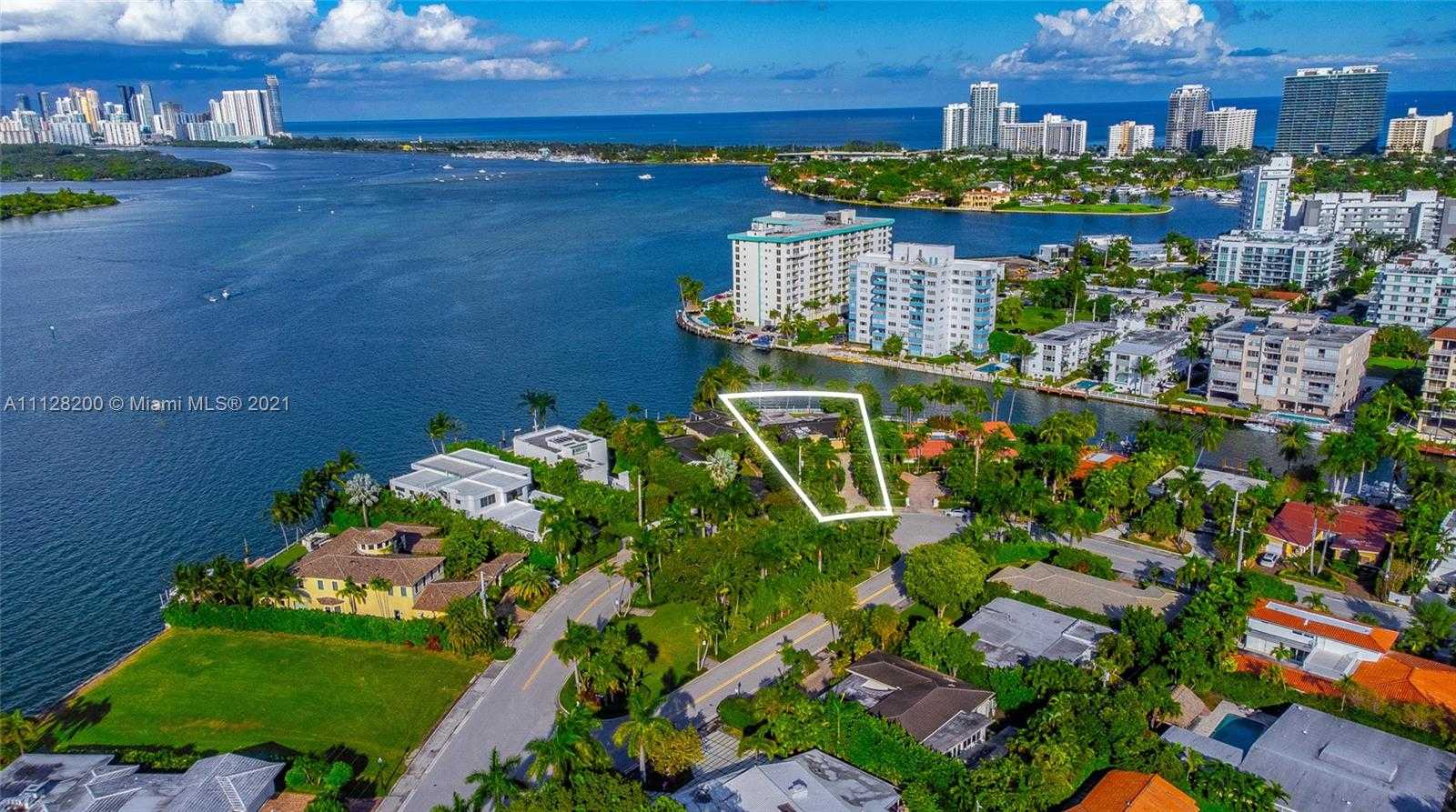 Small Image of 10321 E Broadview Dr, Bay Harbor Islands, FL 33154, USA Number 2