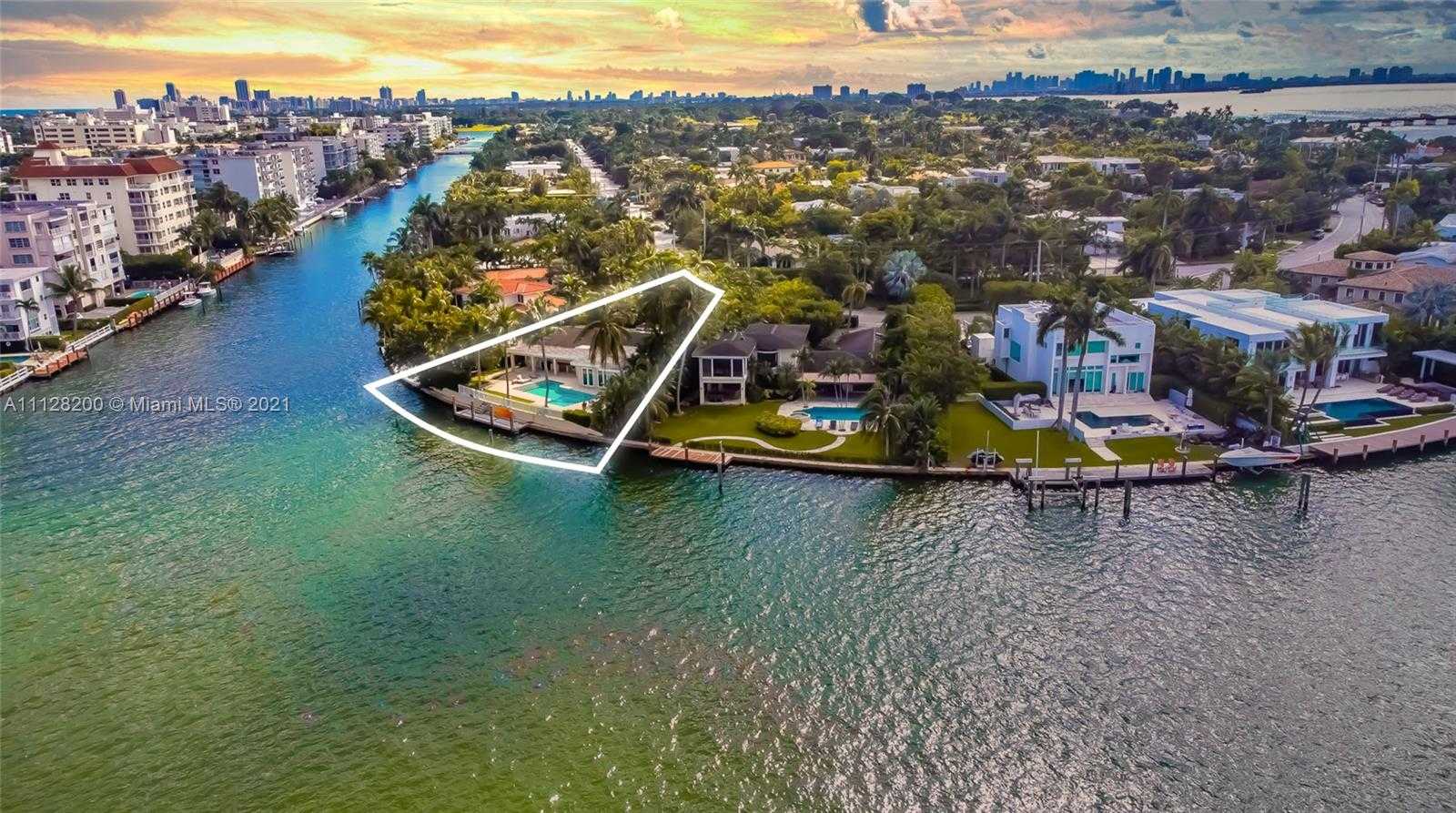 Small Image of 10321 E Broadview Dr, Bay Harbor Islands, FL 33154, USA Number 3