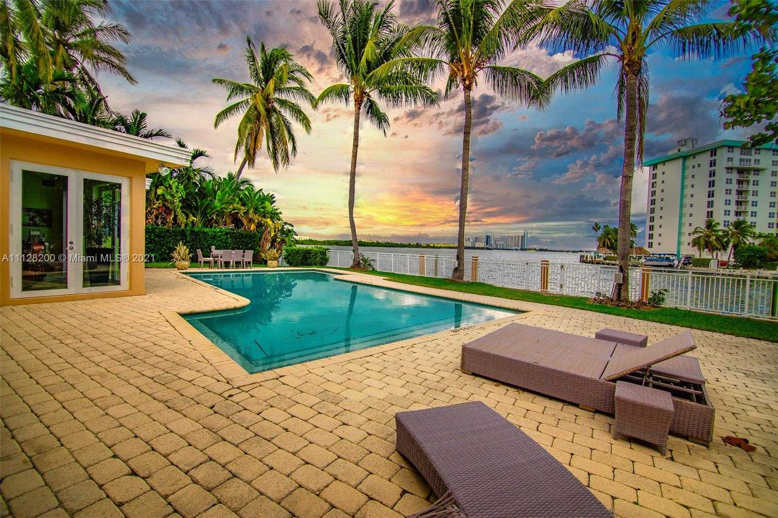 Small Image of 10321 E Broadview Dr, Bay Harbor Islands, FL 33154, USA Number 5