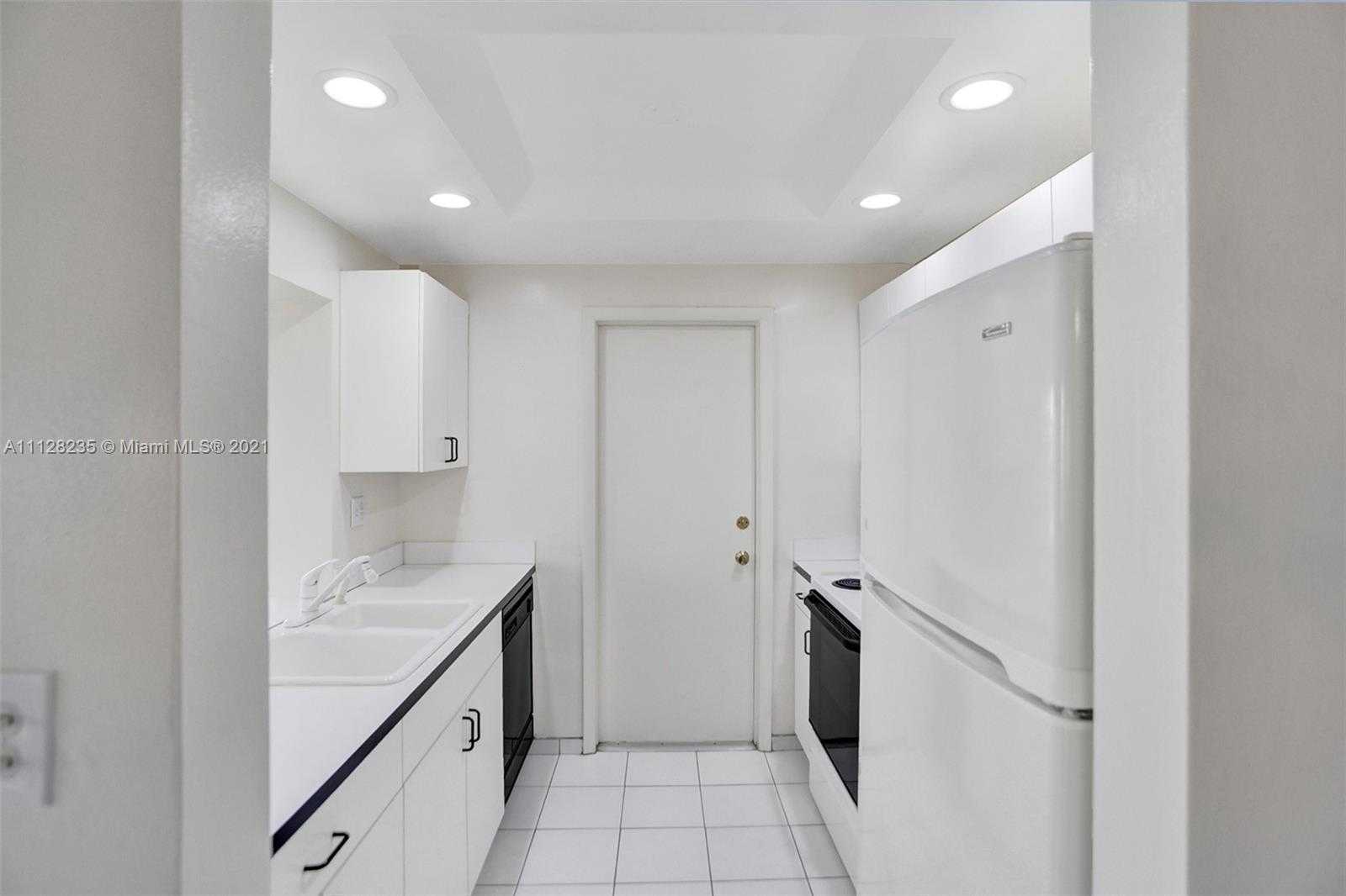 Small Image of 2641 W Golf Blvd, Pompano Beach, FL 33064, USA Number 10
