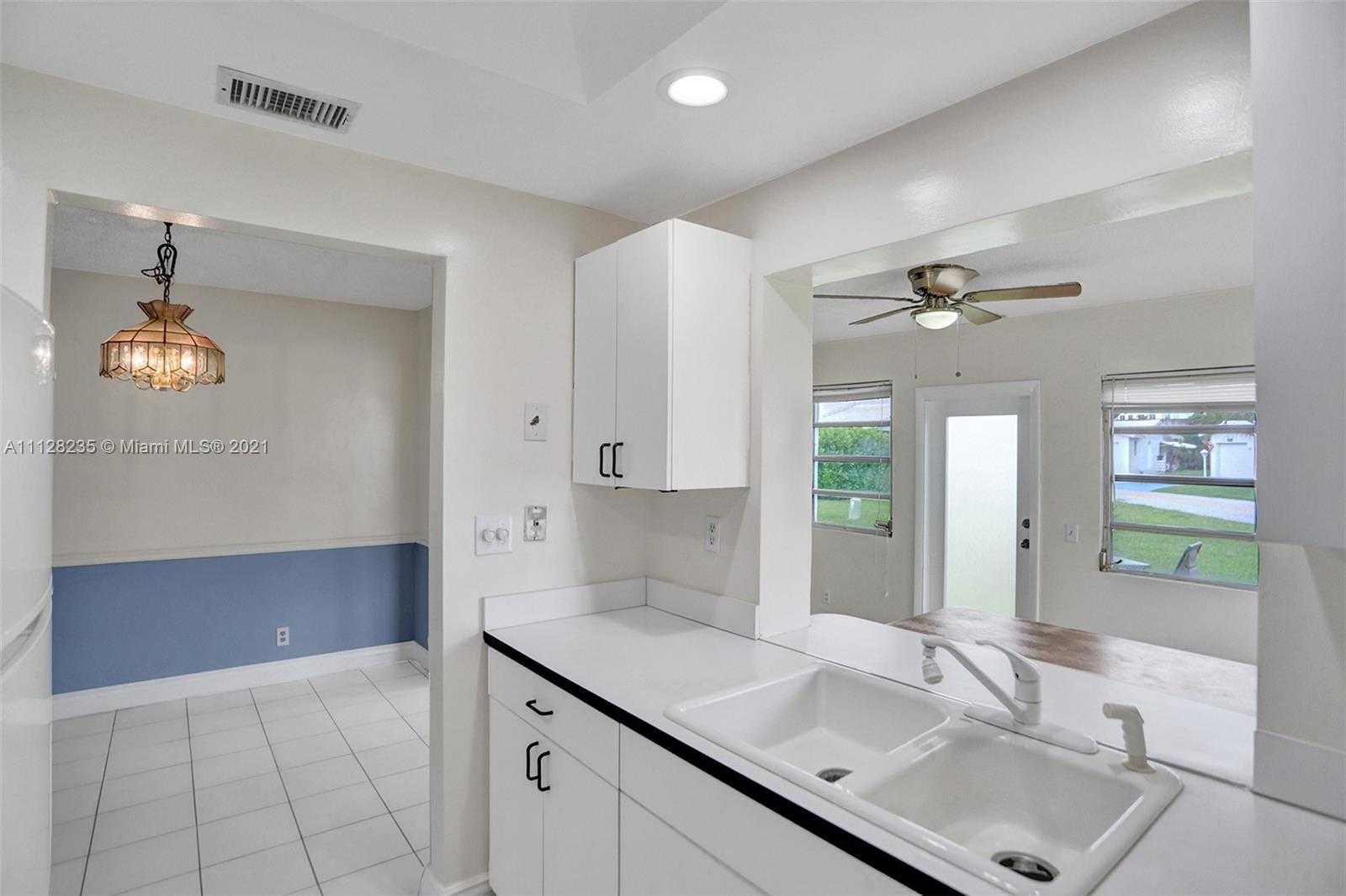 Small Image of 2641 W Golf Blvd, Pompano Beach, FL 33064, USA Number 13